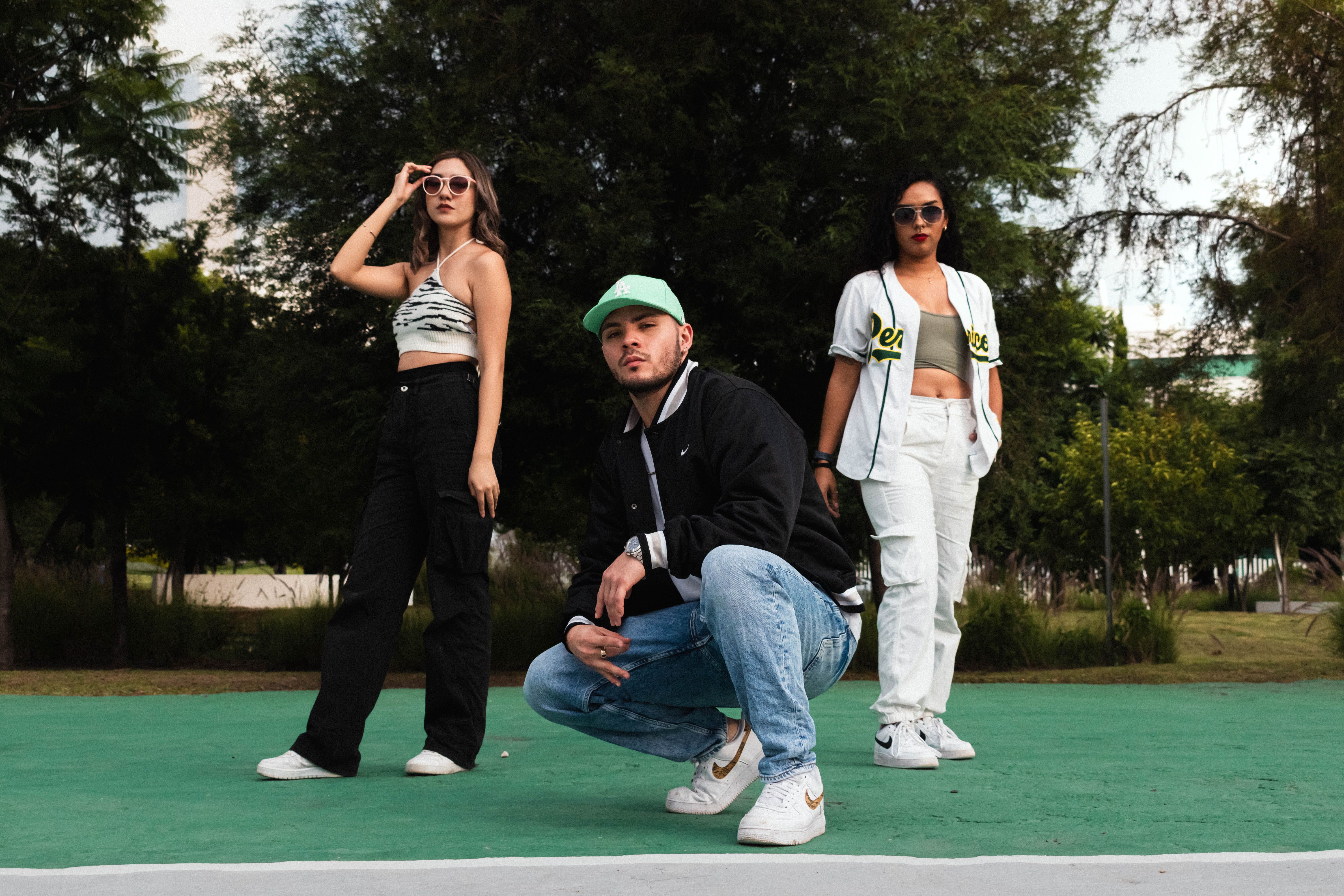 Comment choisir des vêtements jeunes pour un look estival tendance