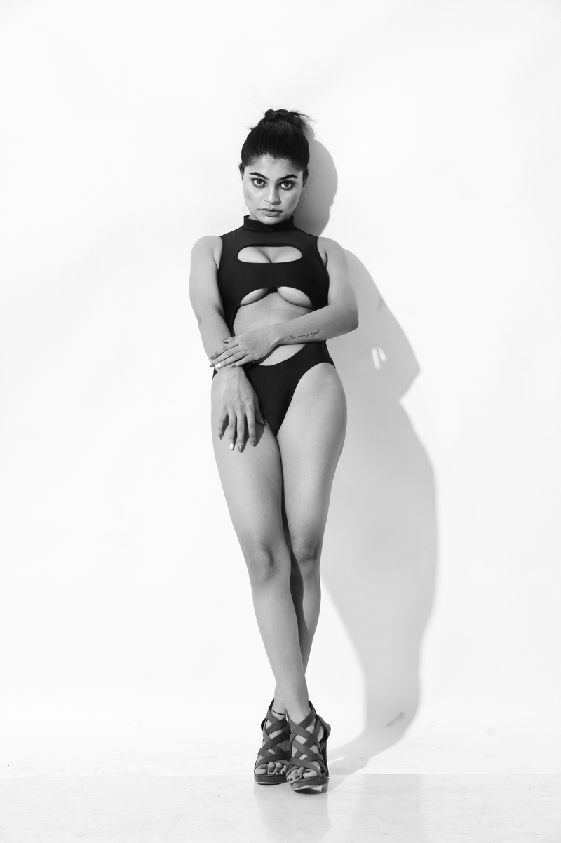 Elegant black and white artistic portrait of a young woman in fashion pose.