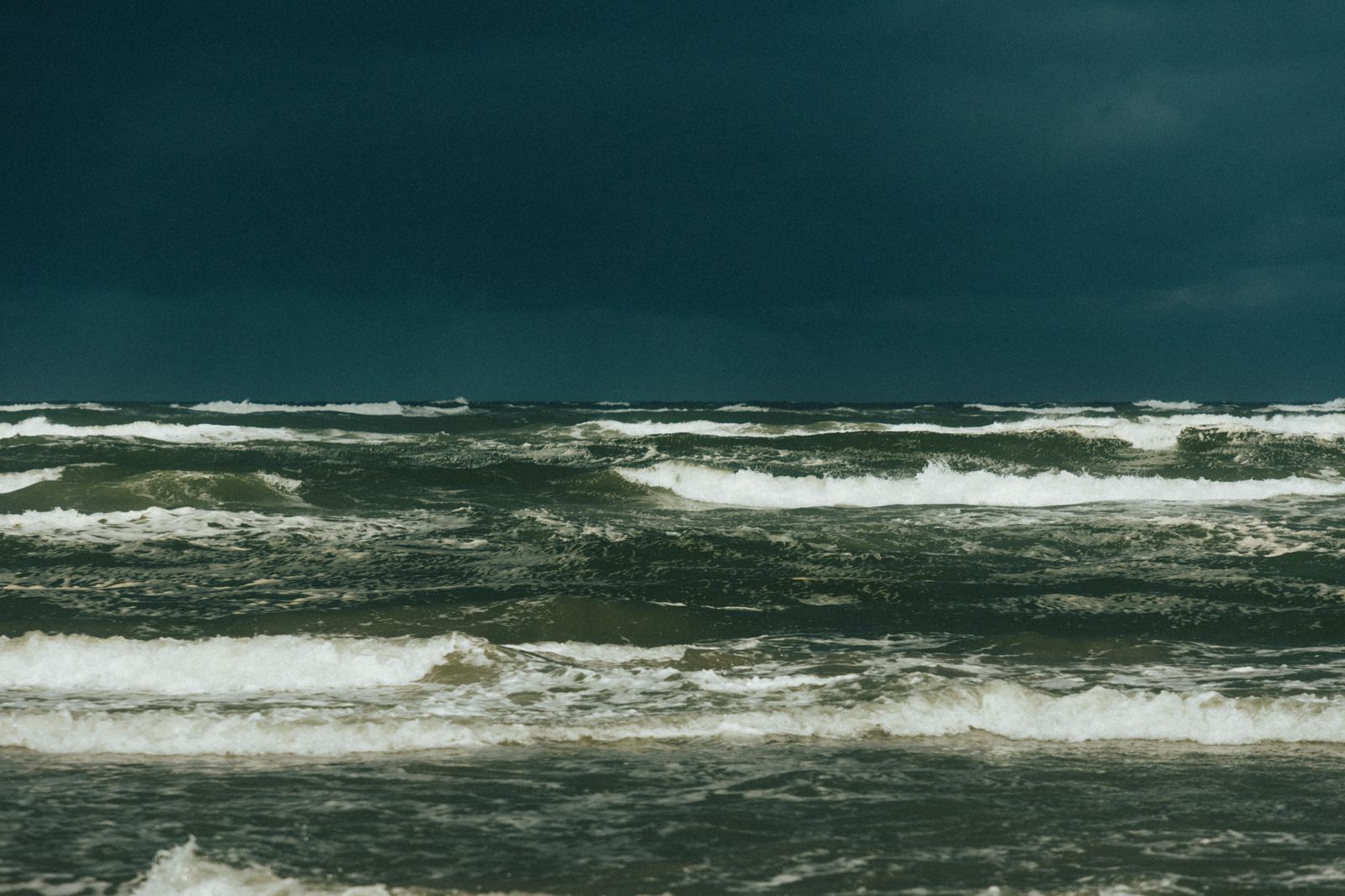 Nordic Ocean waves · Free Stock Photo