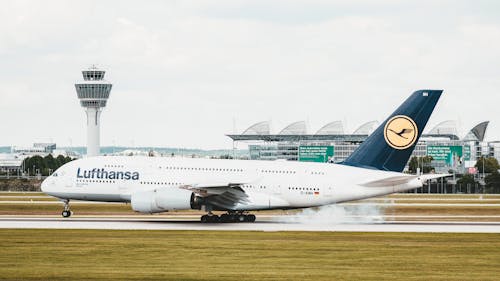 gratis Wit En Zwart Lufthansa Vliegtuig Stockfoto