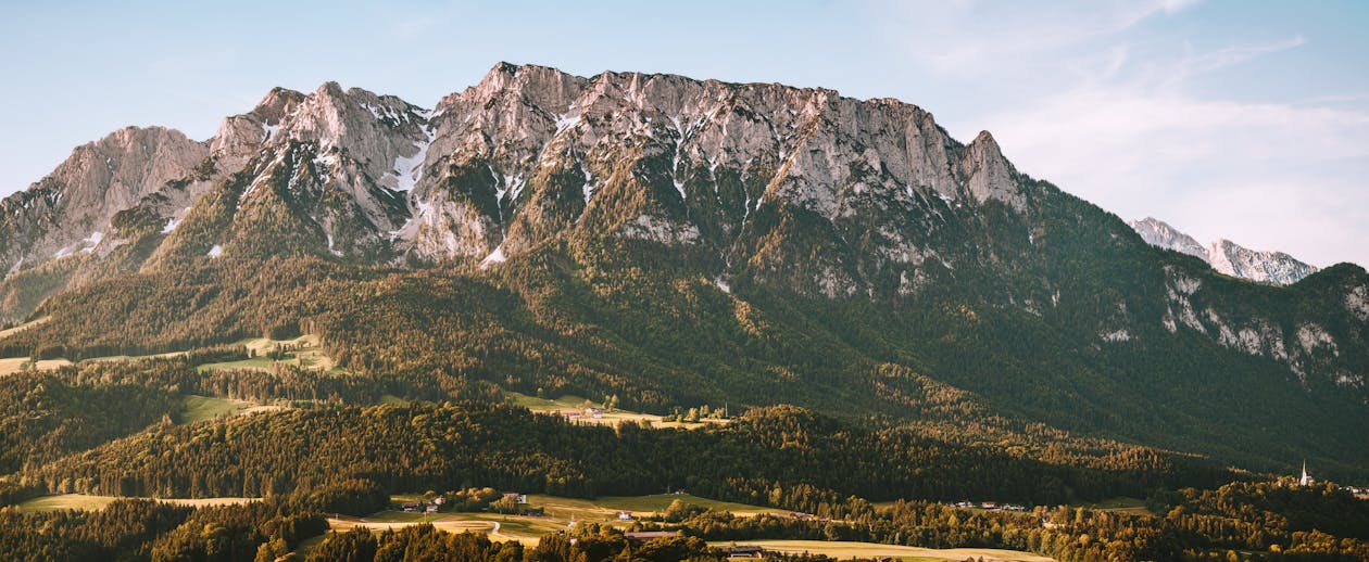 Панорамный вид на горы и пейзаж