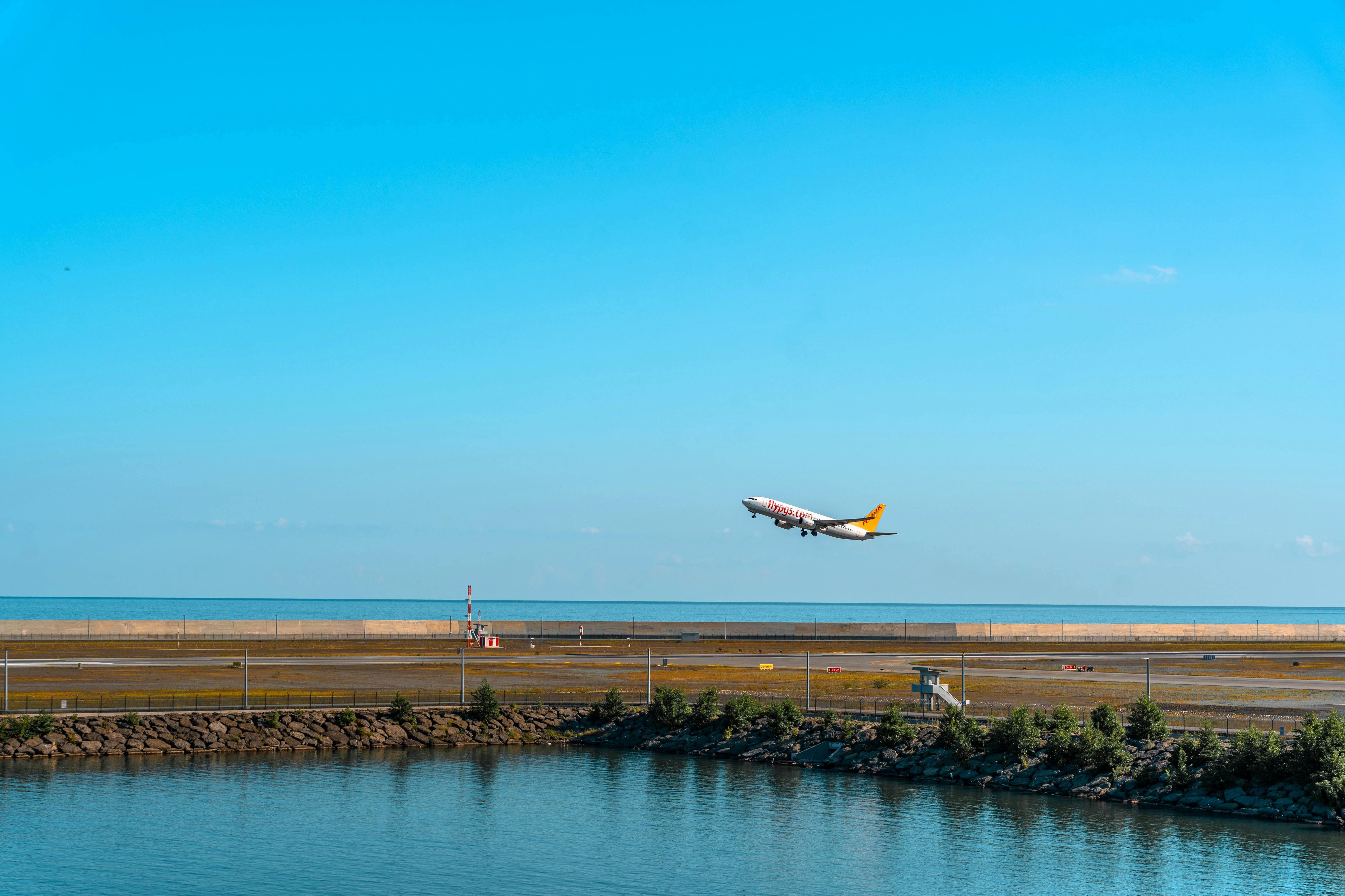 Spirit Airlines Collapsed. What Happens to Budget Travel Now? — Photo by Eren Arıcı on Pexels
