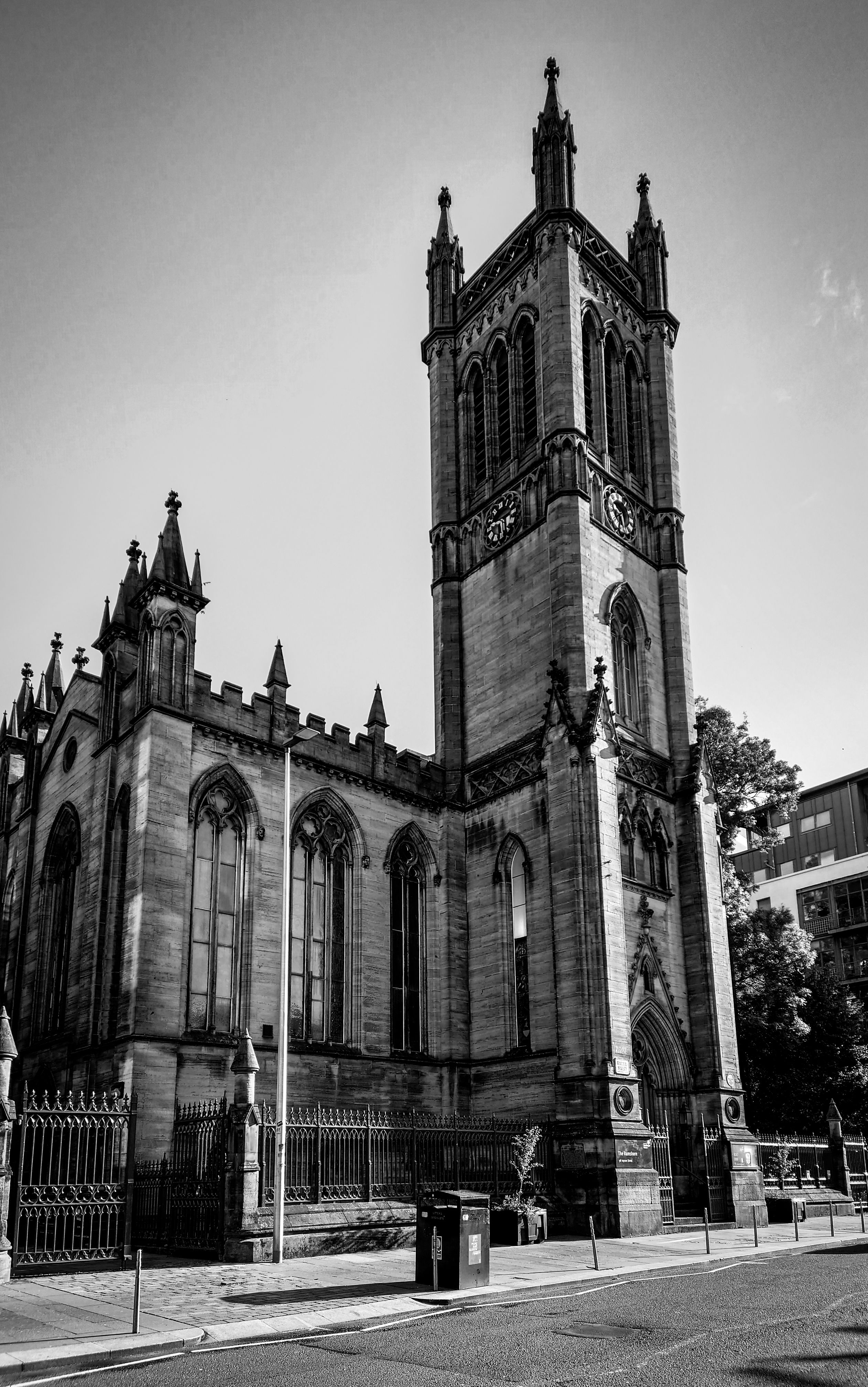 A black and white photo of a church · Free Stock Photo