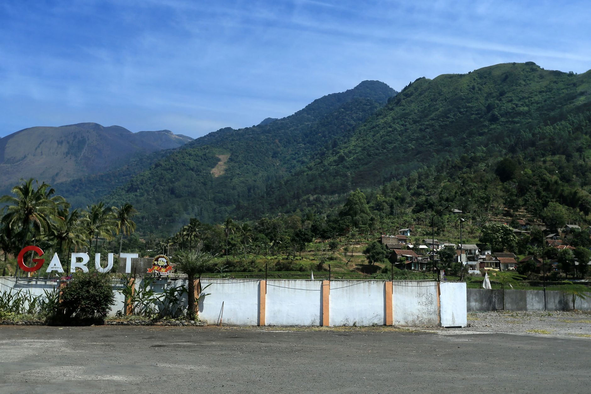 Menaklukkan Keindahan Gunung Papandayan Garut: Panduan Lengkap Pendakian dan Pesona Alamnya