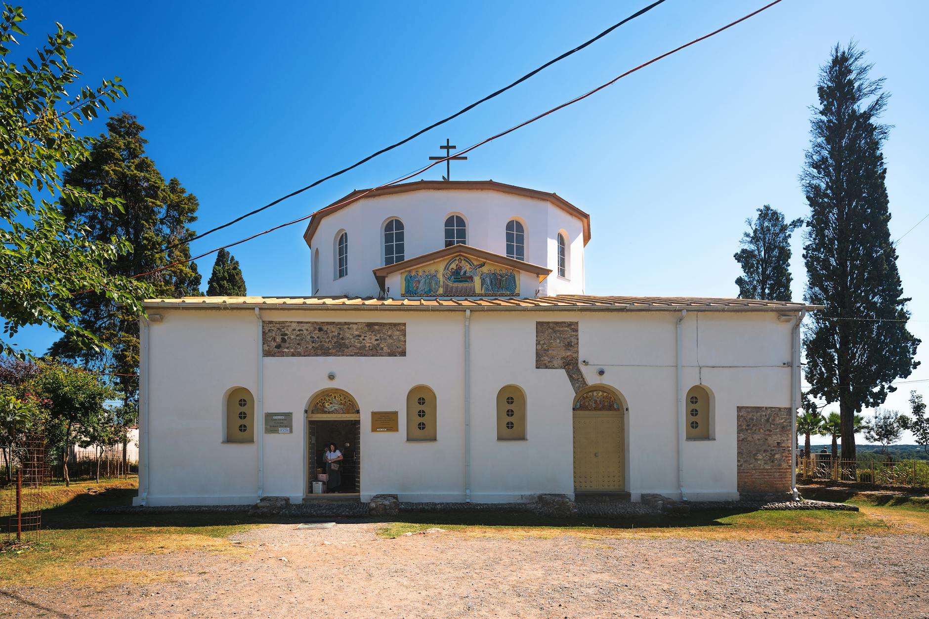 https://www.pexels.com/photo/a-white-church-with-a-cross-on-top-28354284/
