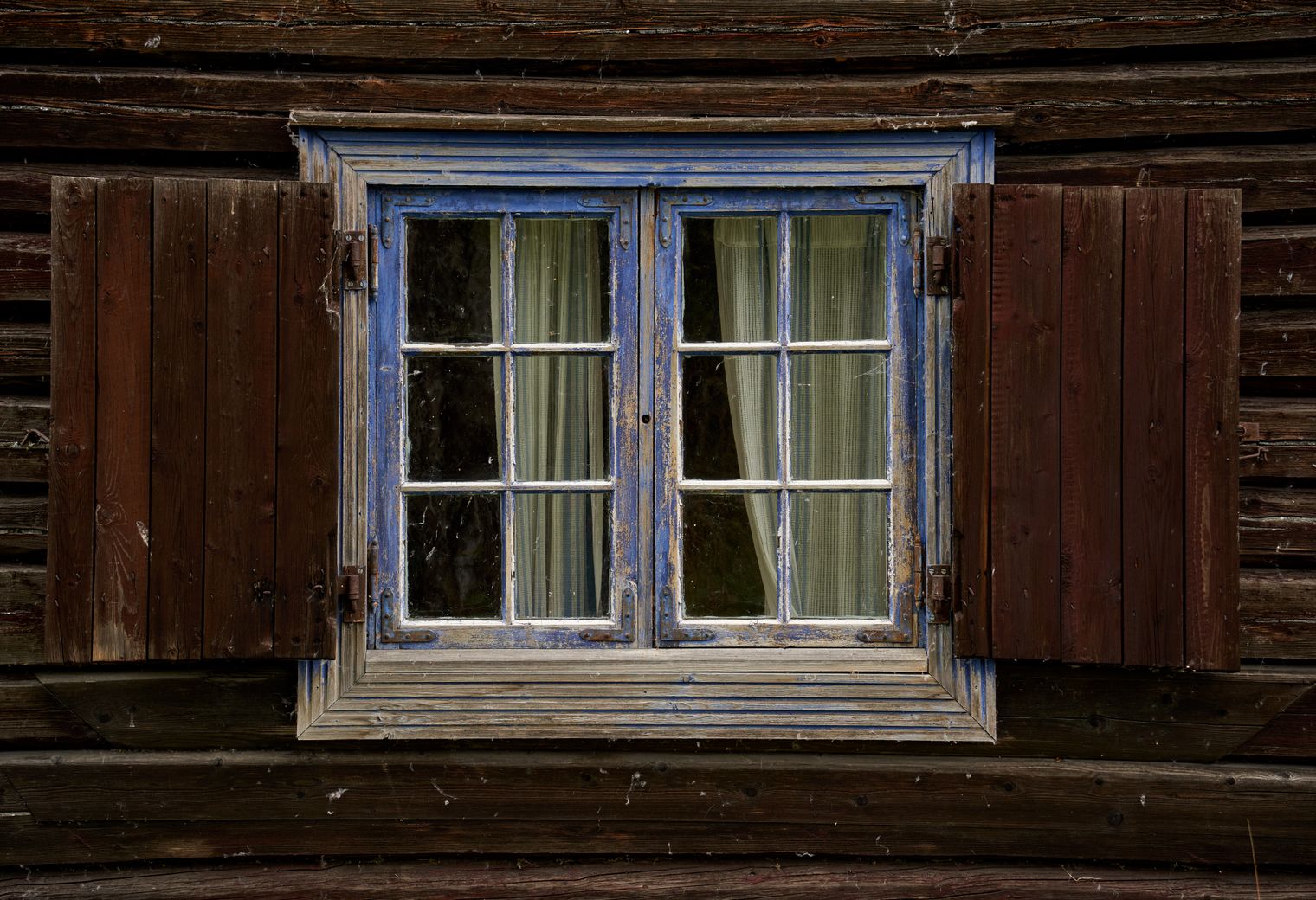 Exterior Painting in Addiscombe — woodwork brushed to a crisp, smooth line