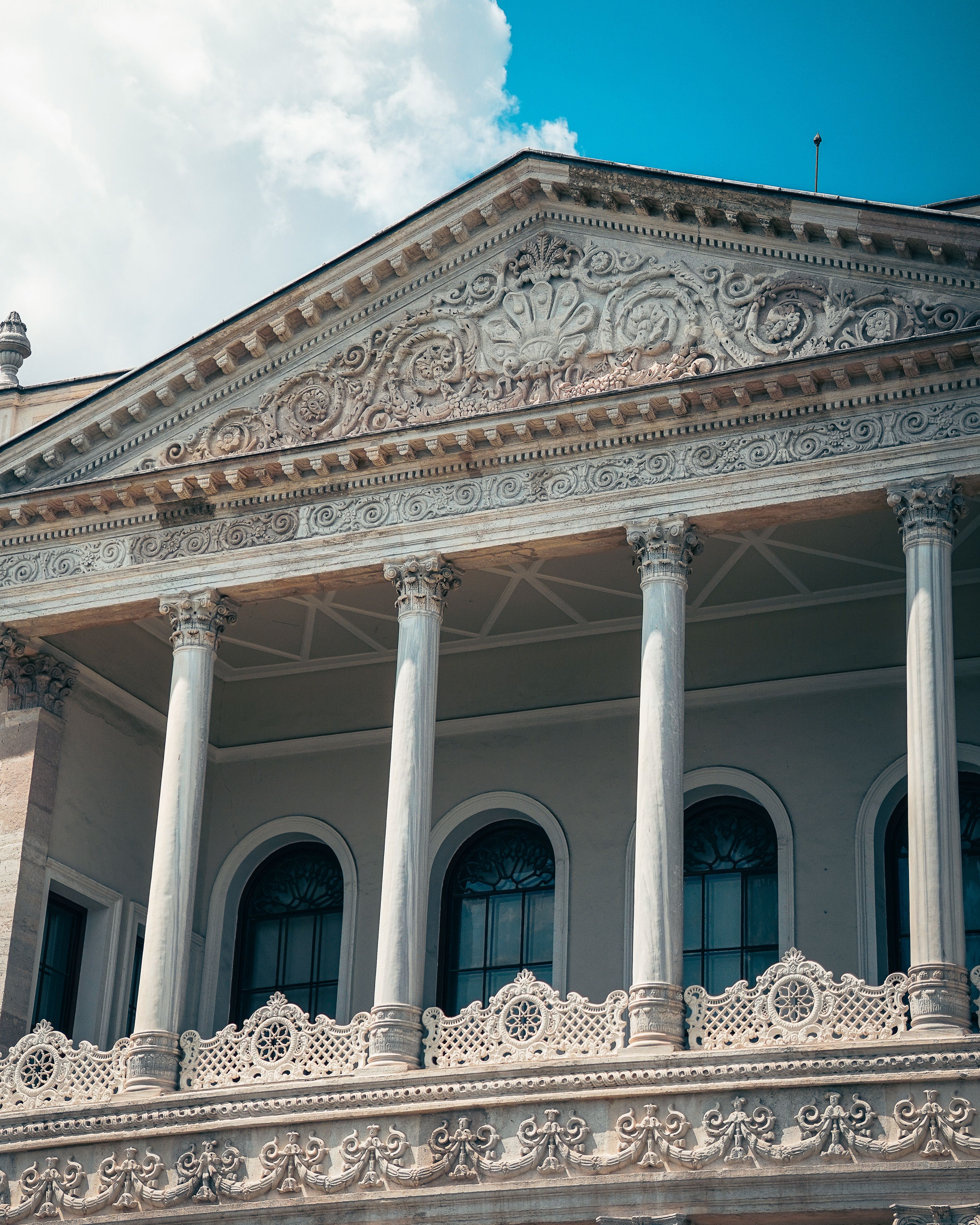 Ornate Historical Building with Columns · Free Stock Photo