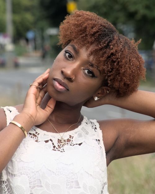 Free Fashionable young woman posing outdoors with confidence in Berlin. Stock Photo