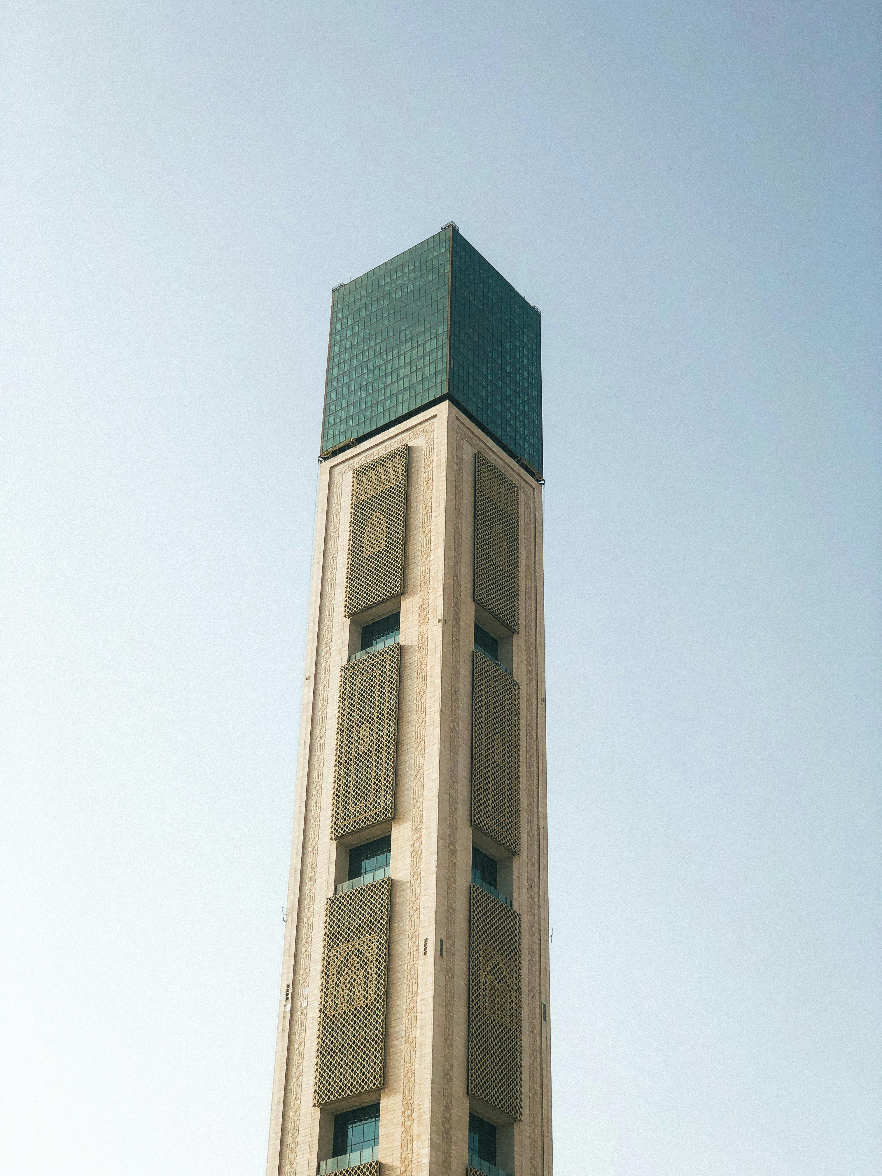 Ilmainen Algerin Suuren Moskeijan Minareetti Kirkasta Taivasta Vasten Kuvapankkikuva