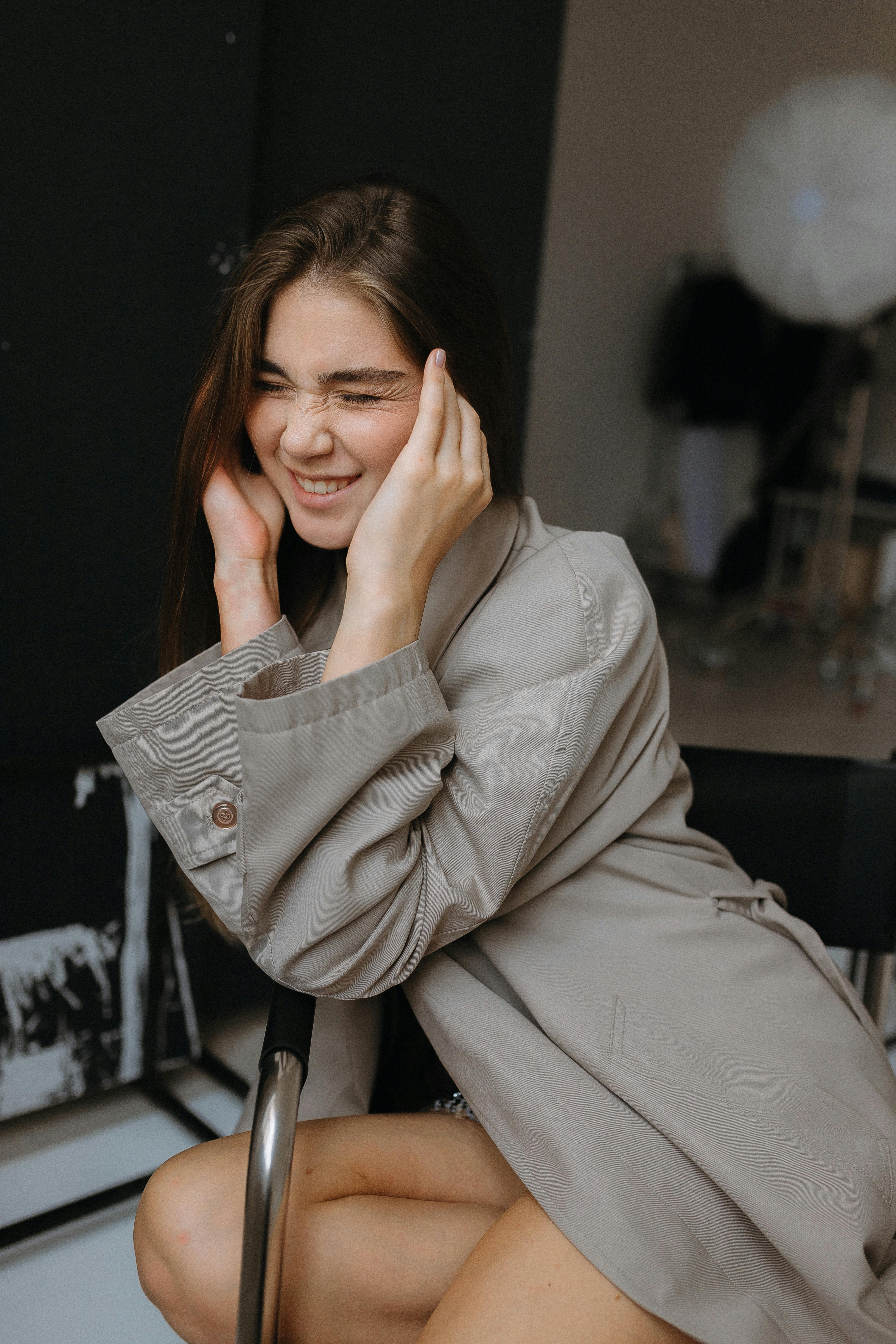 Miễn phí Ảnh lưu trữ miễn phí về #indoor, ánh sáng dịu, áo khoác màu be Ảnh lưu trữ