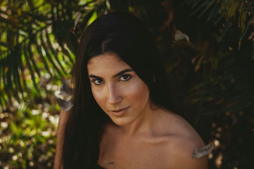 Free Elegant portrait of a woman outdoors with striking eyes and natural pose. Stock Photo