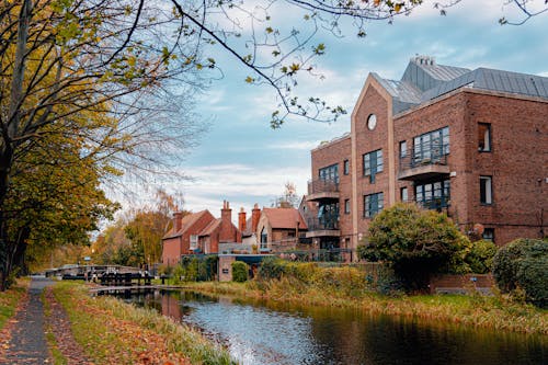 These Cities Serve Year-Round Fall Vibes