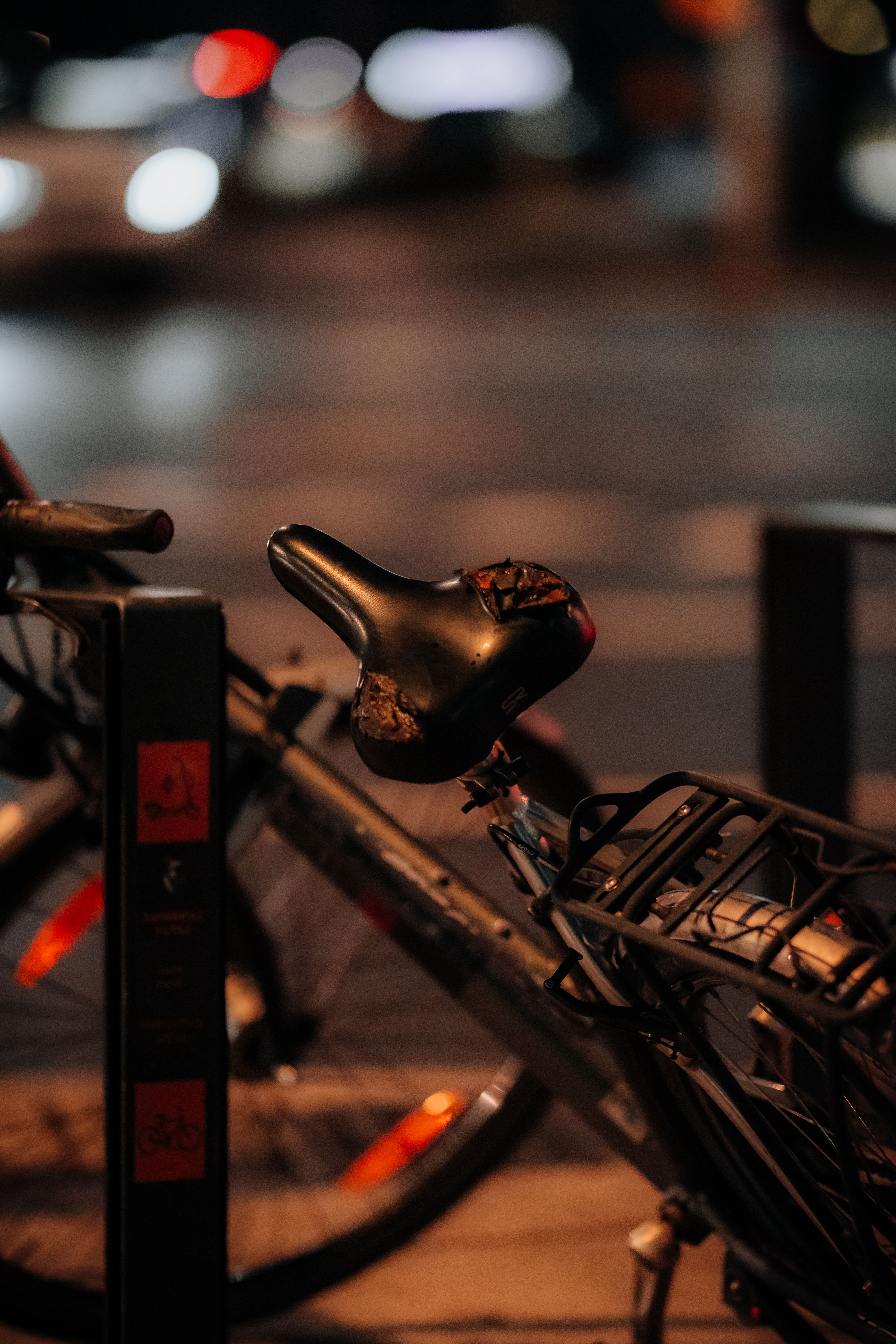 A bicycle parked on a street at night · Free Stock Photo