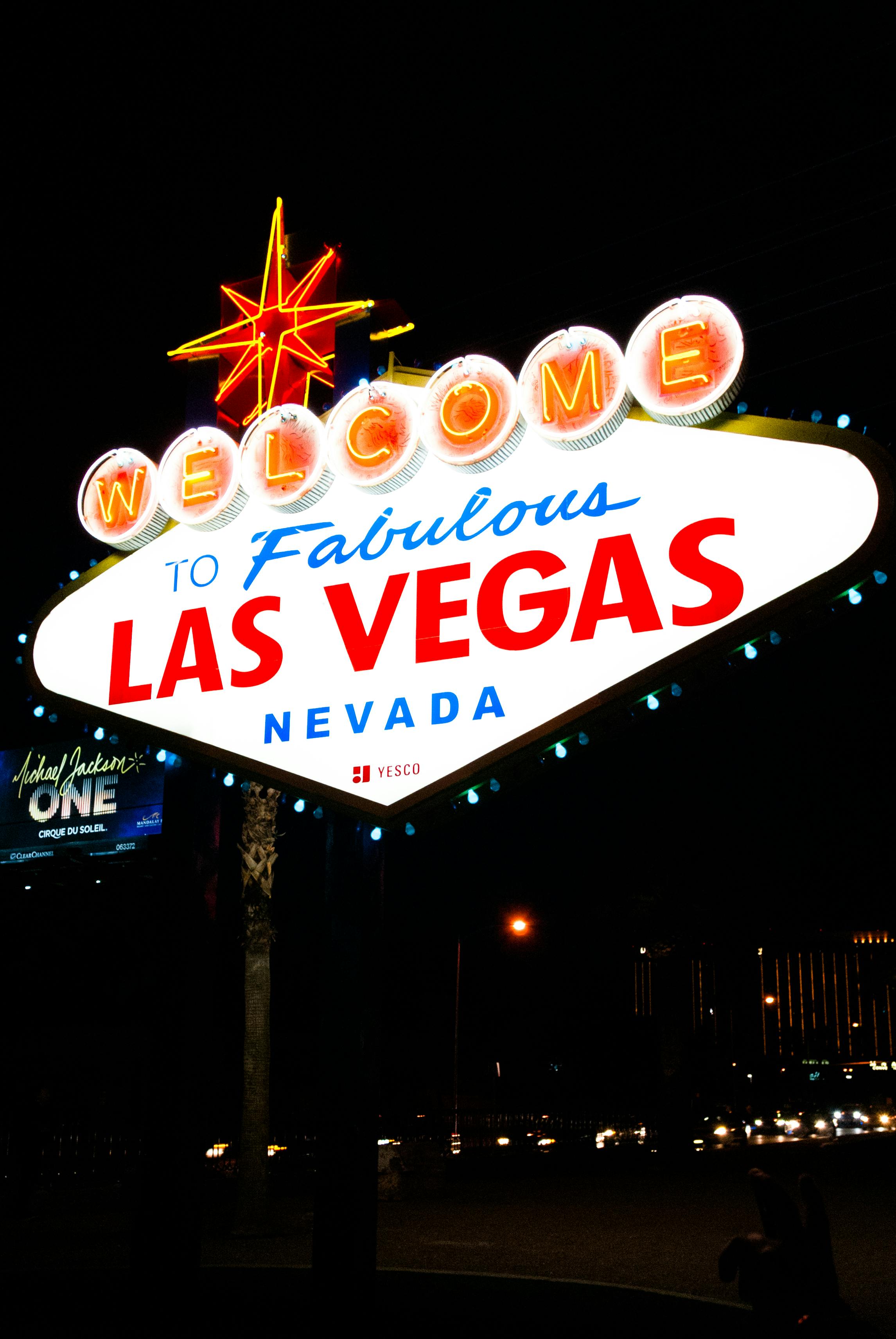 WELCOME TO FABULOUS LAS VEGAS LIGHTED LED SIGN 