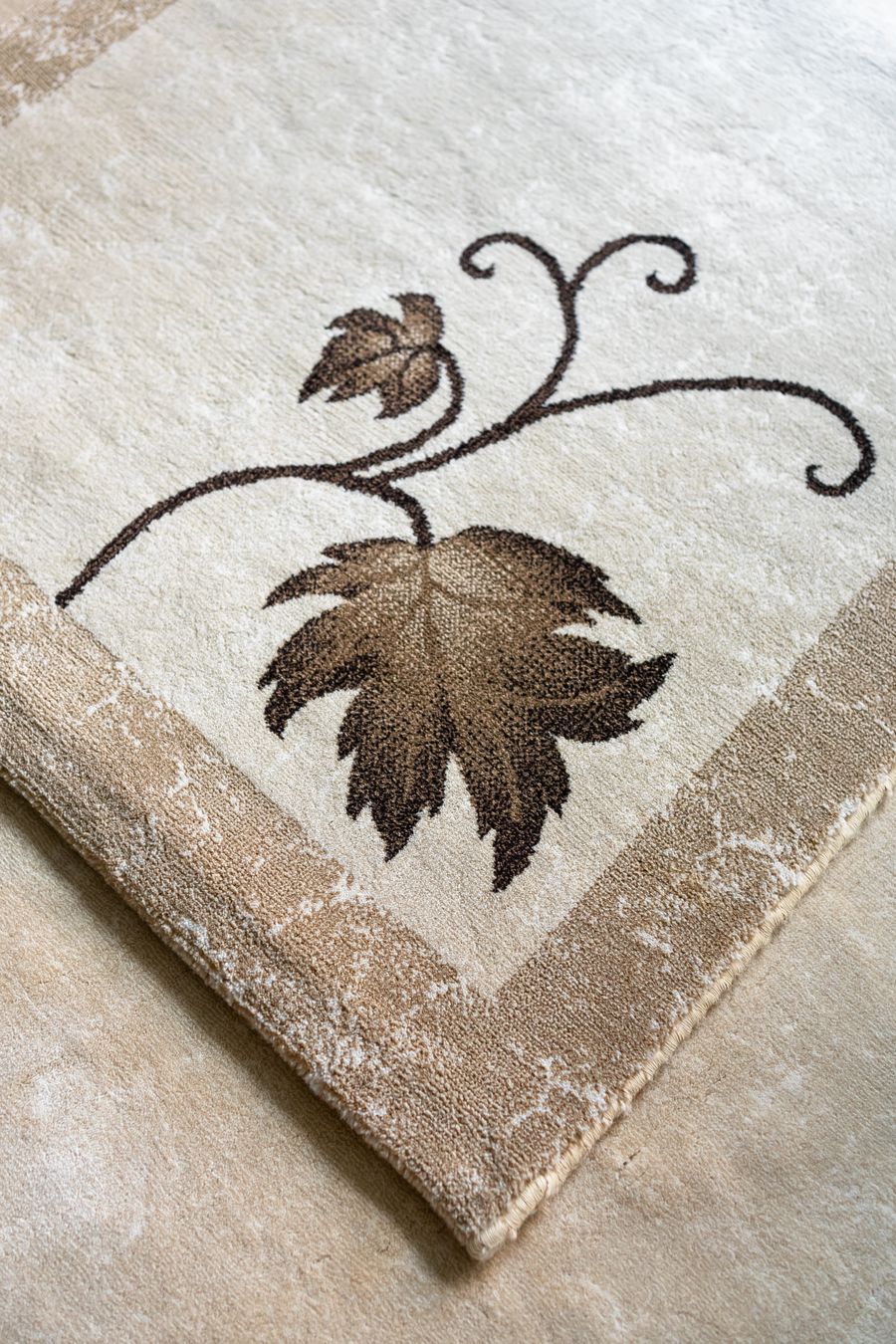 Professional Carpet Cleaning Munsiyah – close-up of a beige patterned rug