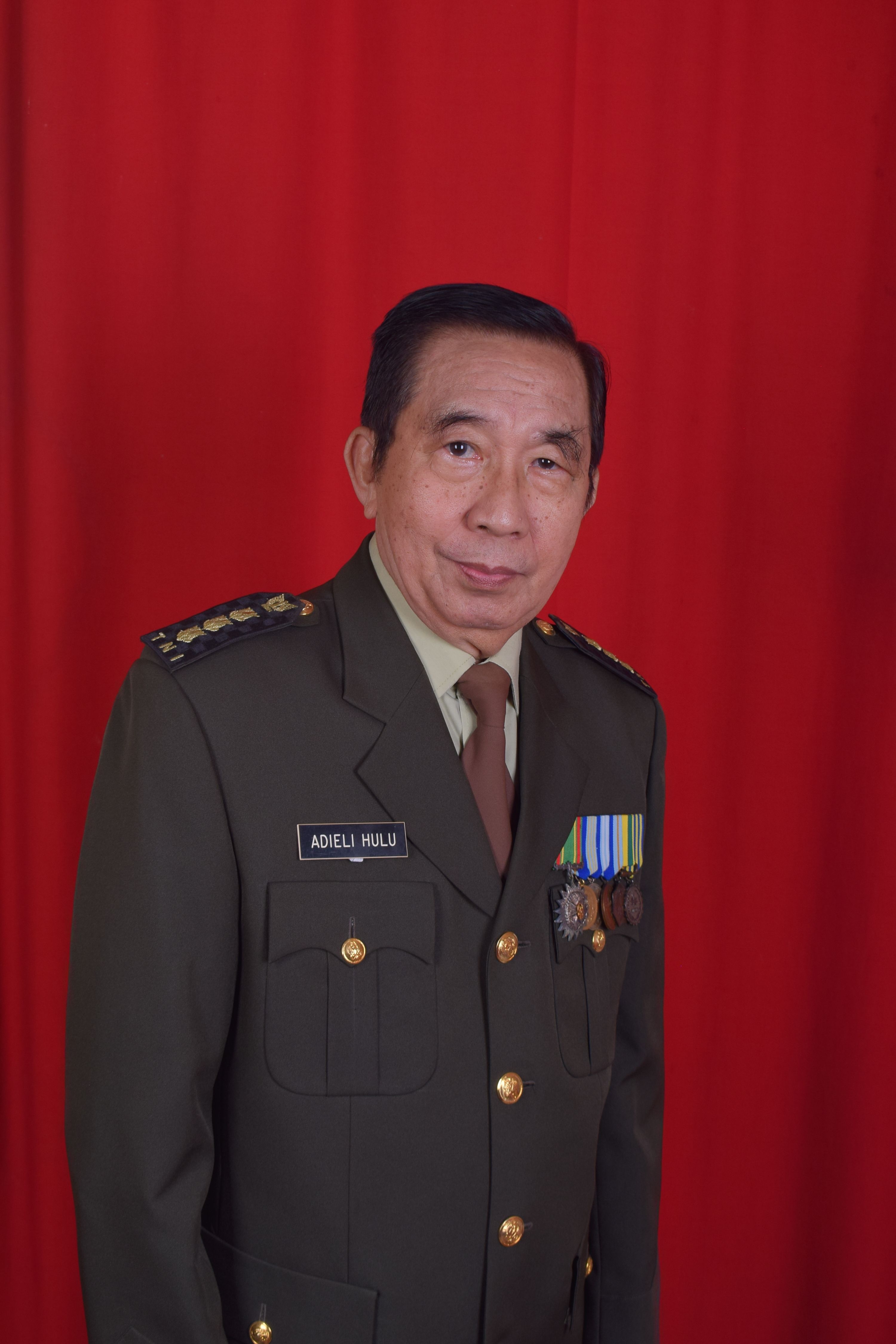 free-photo-of-portret-vojenskeho-dustojnika-v-uniforme.jpeg?auto=compress\u0026cs=tinysrgb\u0026w=1600\u0026loading=lazy