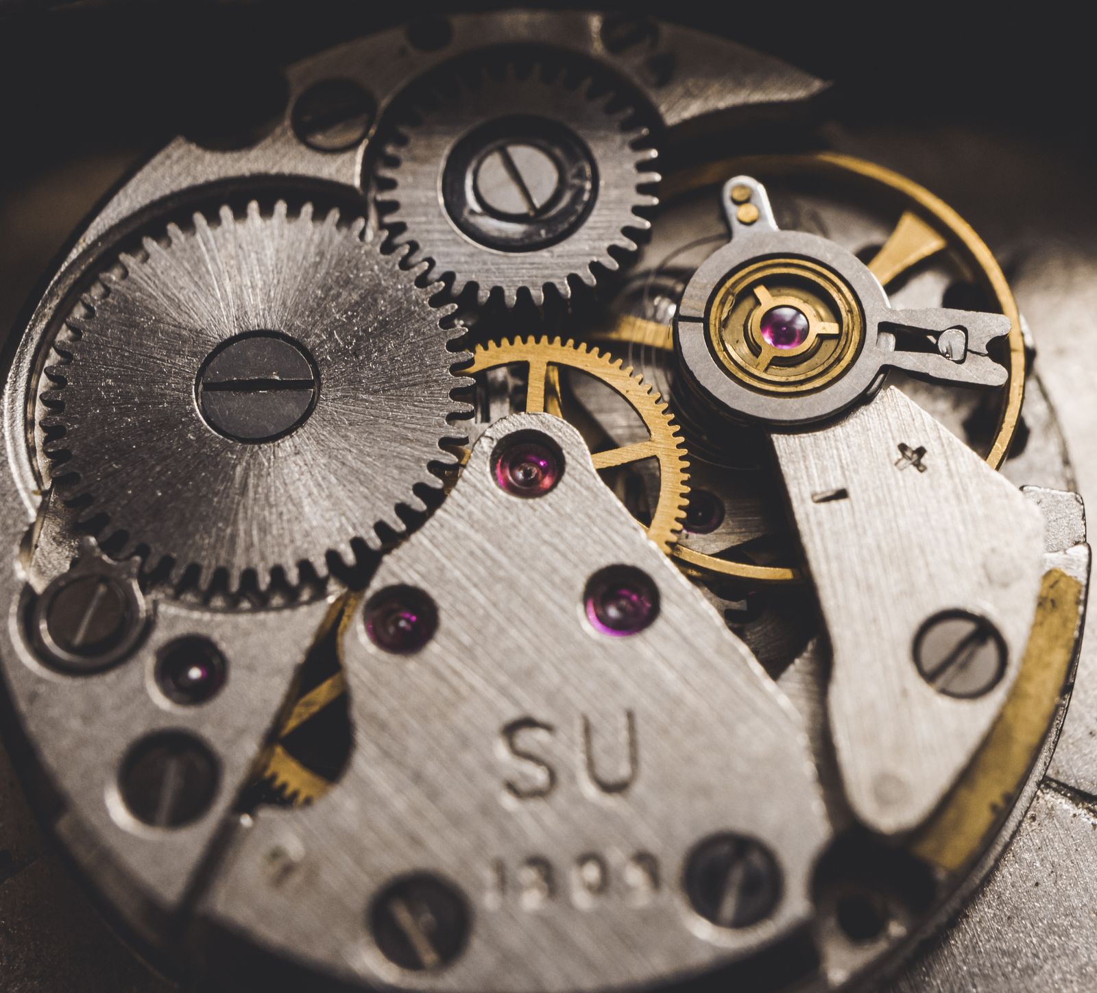 Close-up of Intricate Metal Gears and Cogs · Free Stock Photo