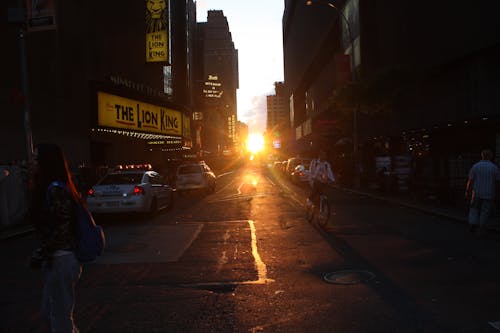 Ingyenes stockfotó fényes sárga naplemente, naplemente a new york-i utcán, ny naplemente témában