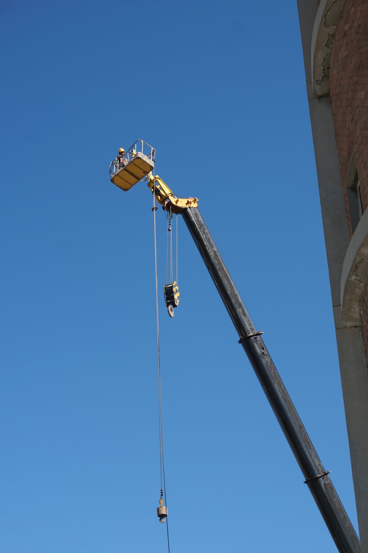Telescopic vs Articulating Boom Lifts: Which One Fits Your Job
