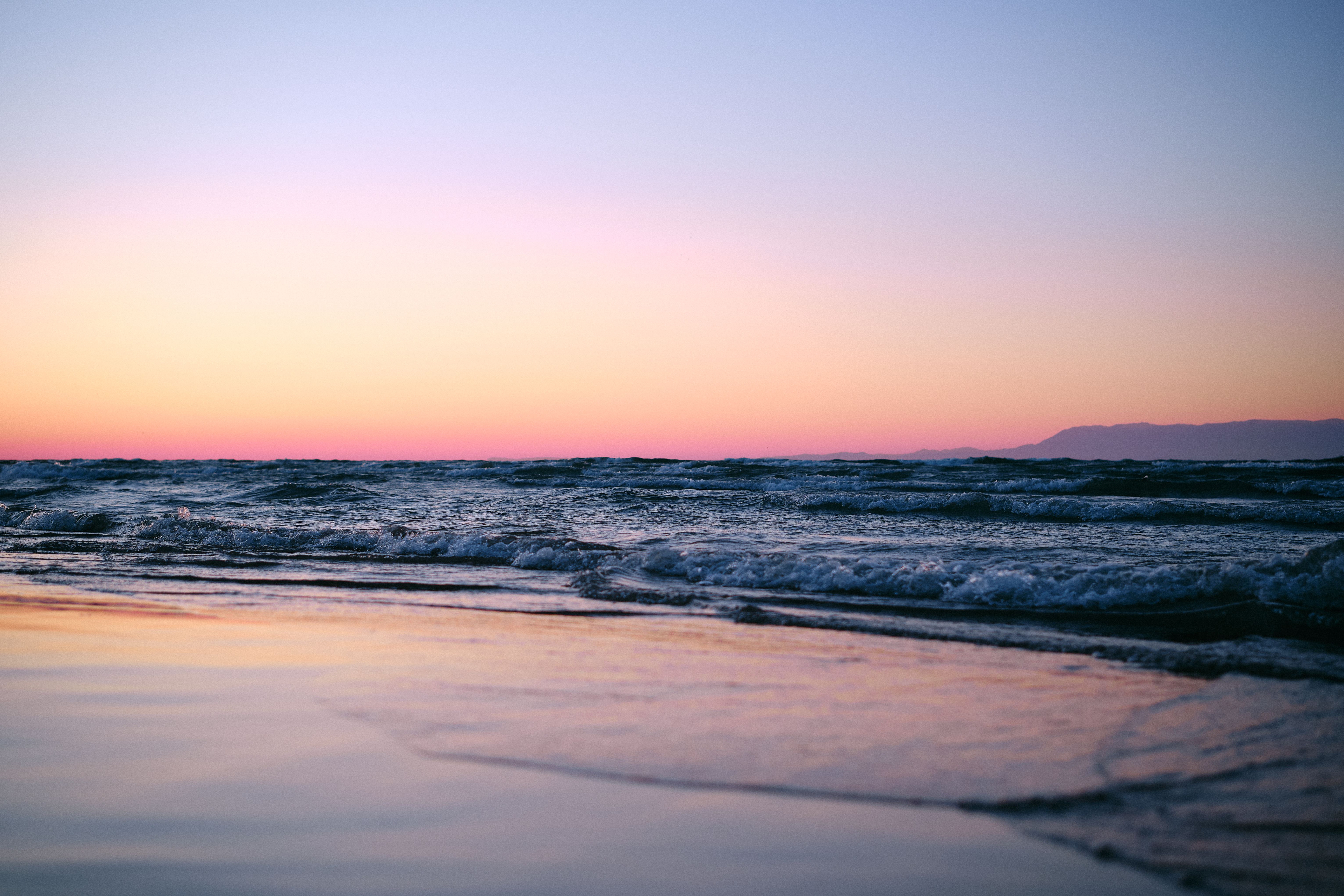 Serene Sunset Over Tranquil Ocean Waves · Free Stock Photo