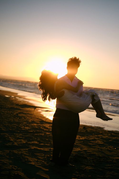 Romantic Sunset Embrace on the Beach · Free Stock Photo
