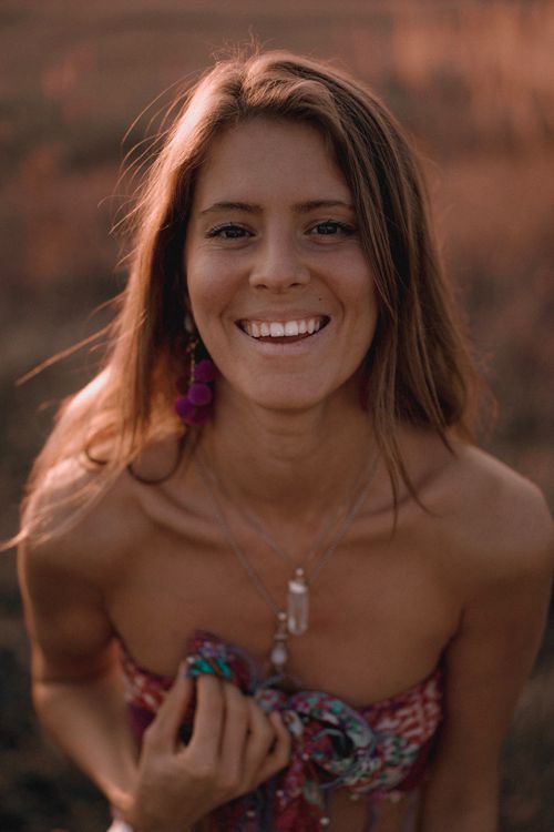 Free A woman with a joyful smile captured at sunset, emitting natural warmth. Stock Photo