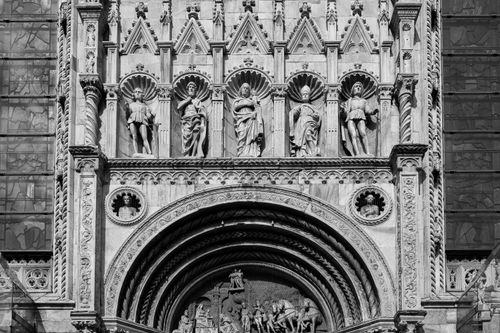 Free Detailed view of the Baroque facade of Como Cathedral featuring statues and intricate stonework. Stock Photo