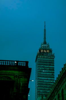 Torre Latinoamericana illuminated at twilight in Mexico City, showcasing architectural beauty.