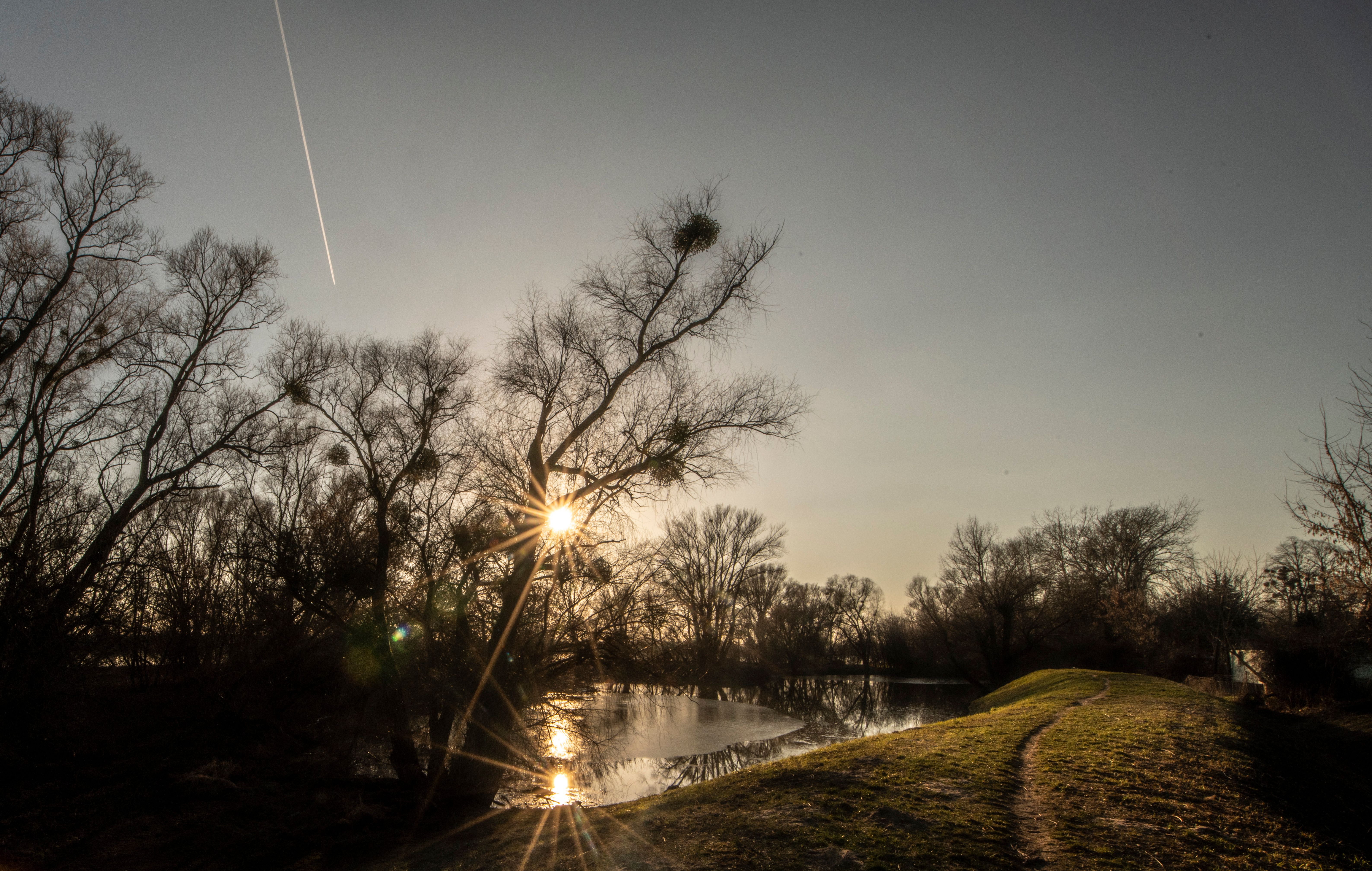 Scenic Sunset Over Serene River Landscape · Free Stock Photo