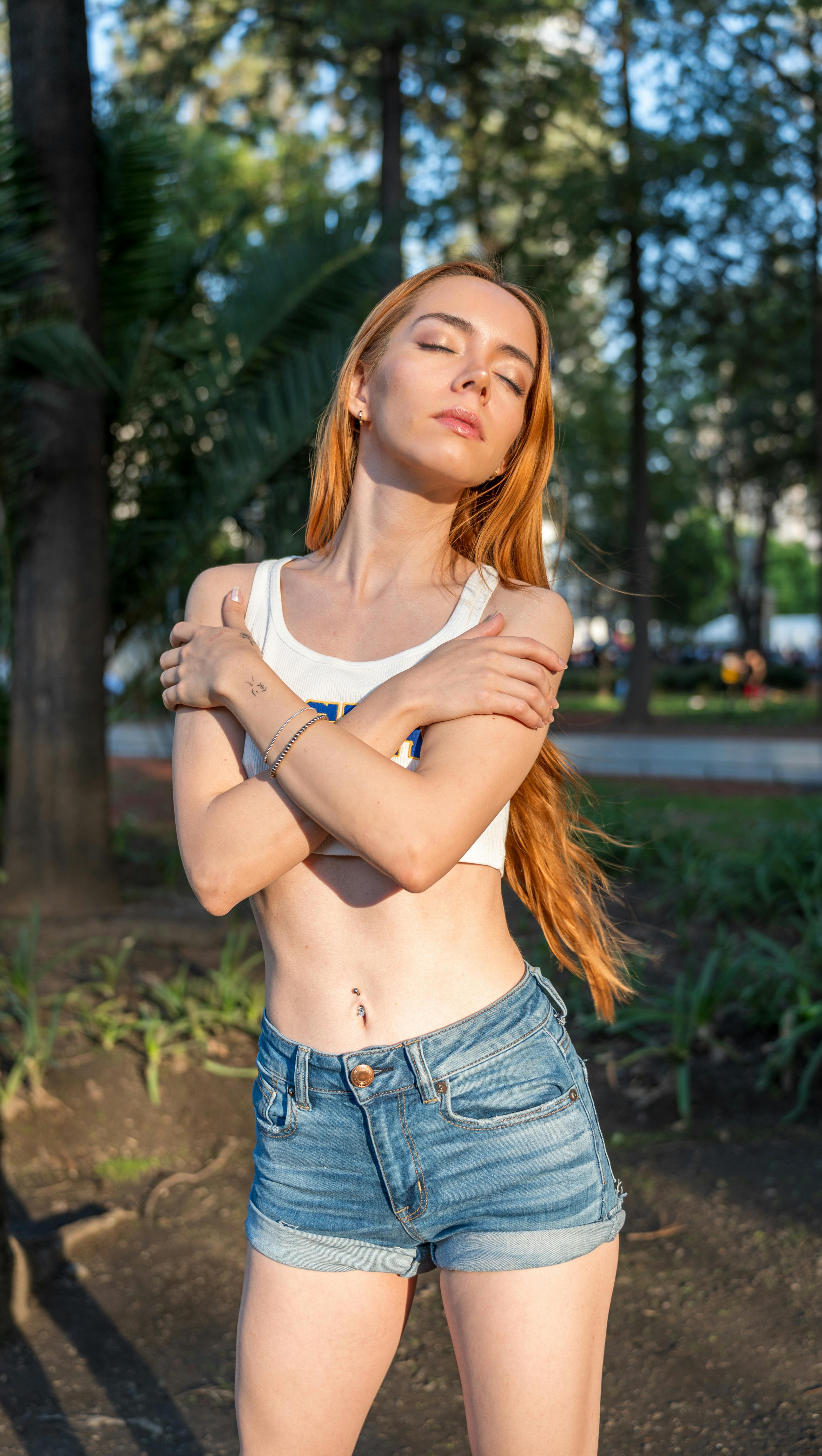 vibrant portrait of redhead woman in cdmx park