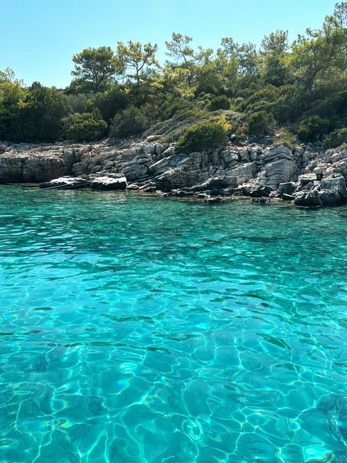 Free Experience the serene, turquoise waters and rocky coastline of Bodrum, Türkiye, perfect for summer tranquility. Stock Photo