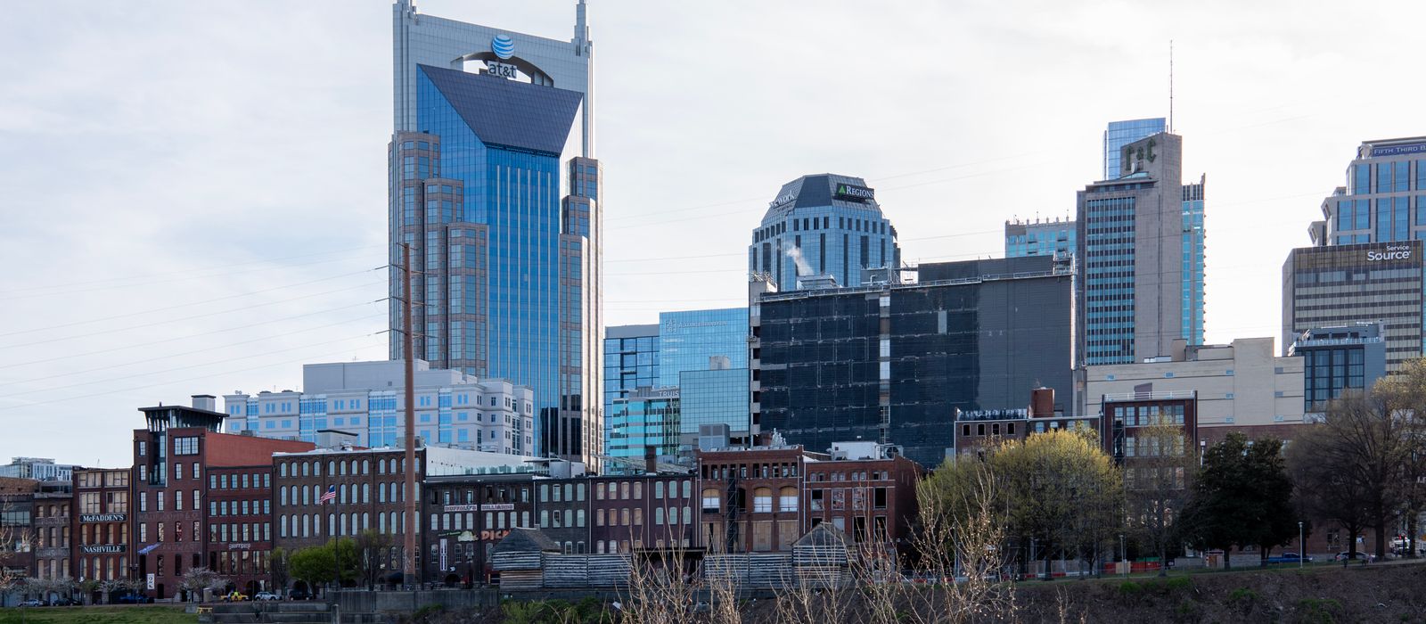 View of Nashville's iconic AT&T Building and downtown skyline. — flights from Fort Lauderdale to Nashville