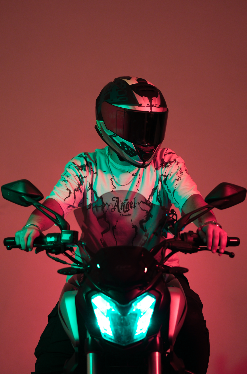 Neon & Modern bei Nacht – Beeindruckende Neon-Szene