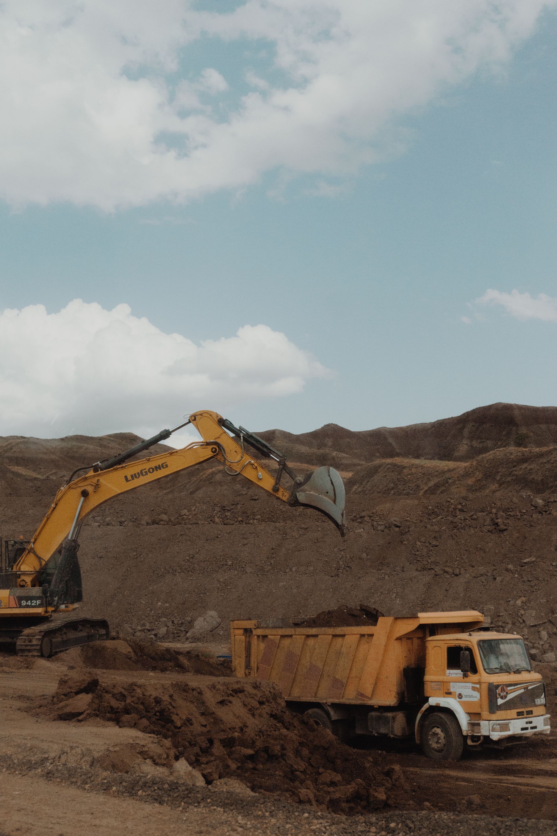 Wheel loader lifting material into a tipper truck