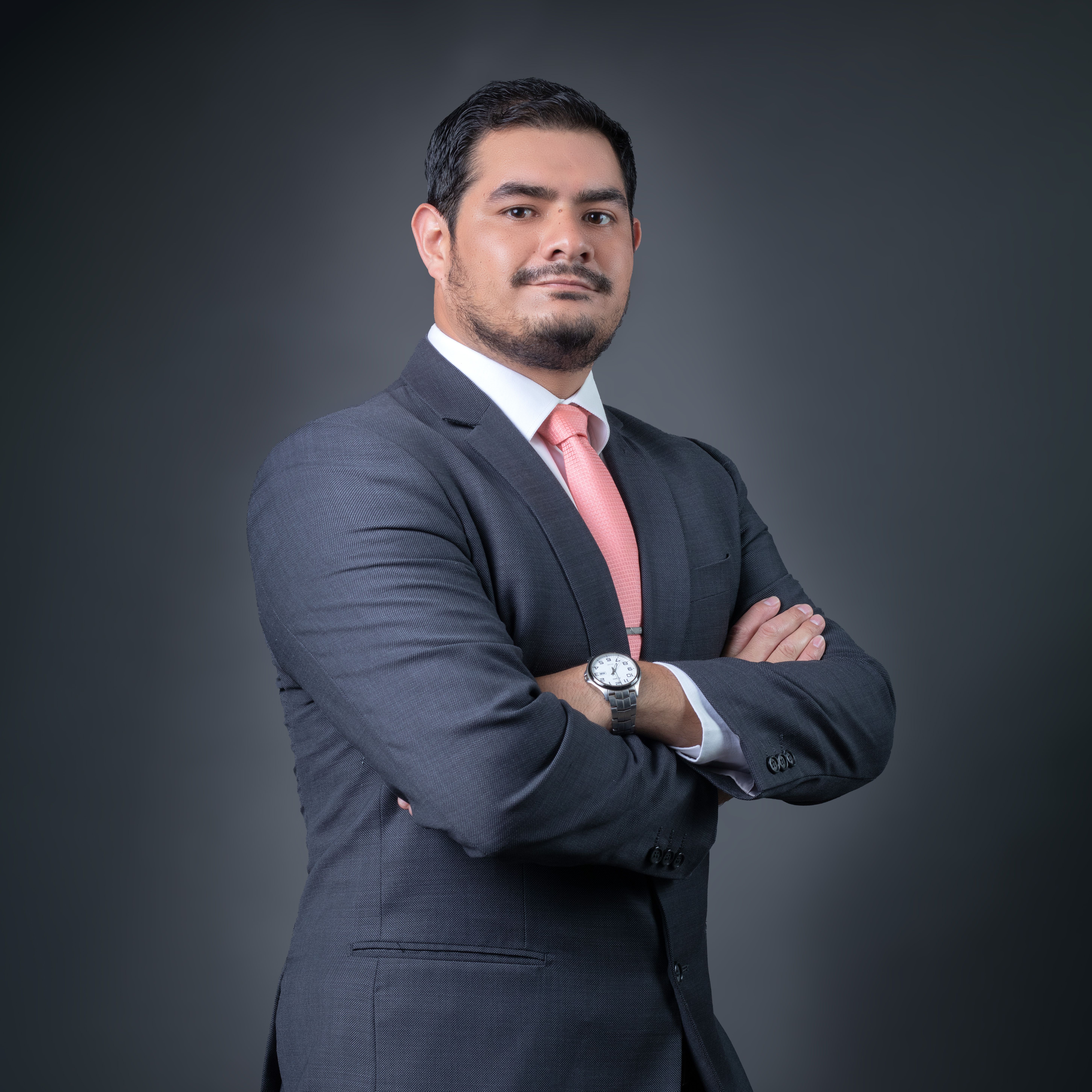 Retrato De Un Hombre De Negocios Confiado Con Traje Formal · Foto de ...