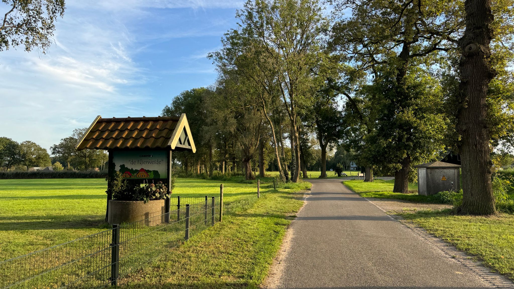 Hekken rond grasveld bij daklozenopvang om overlast te voorkomen