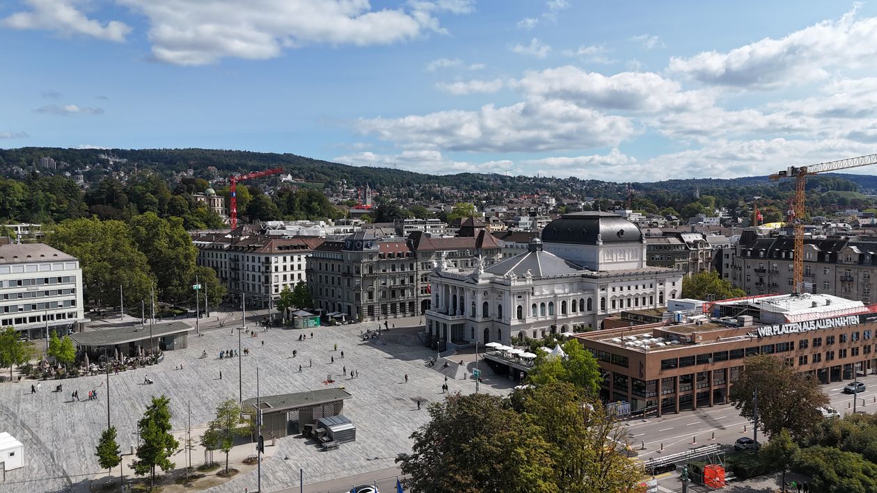 Cazare în Zürich: Opernhaus și Sechseläutenplatz, la intrarea în Seefeld