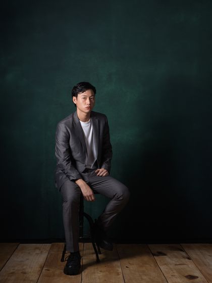 Portrait of a man in a suit against a dark background — photo by Augusto Carneiro Junior on Pexels