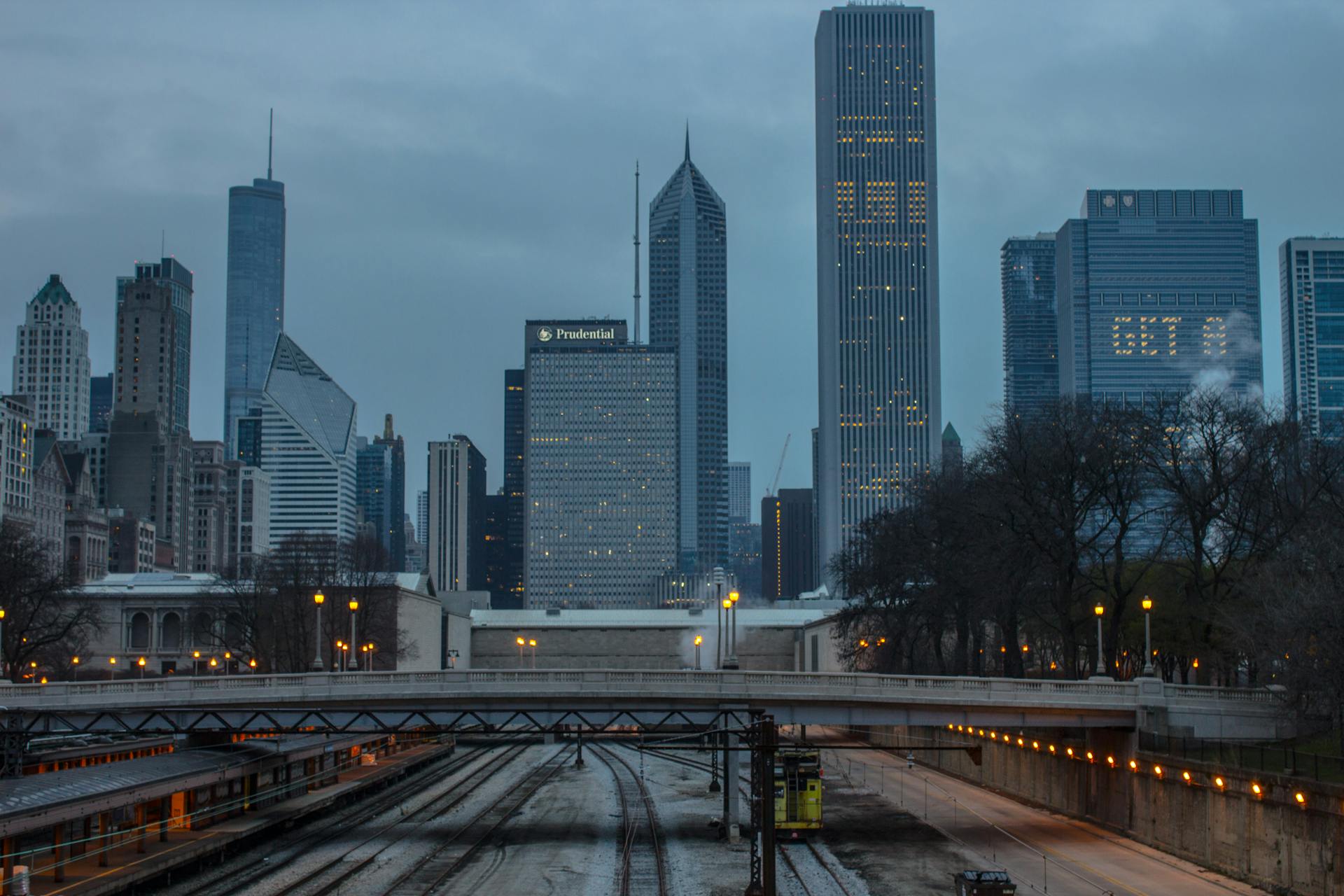 Chicago Skyline at Dusk with Iconic Skyscrapers