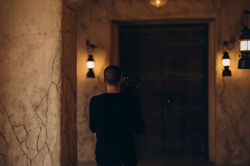 Free A photographer captures the essence of Old Dubai, highlighting its vintage architecture and warm ambient lighting. Stock Photo