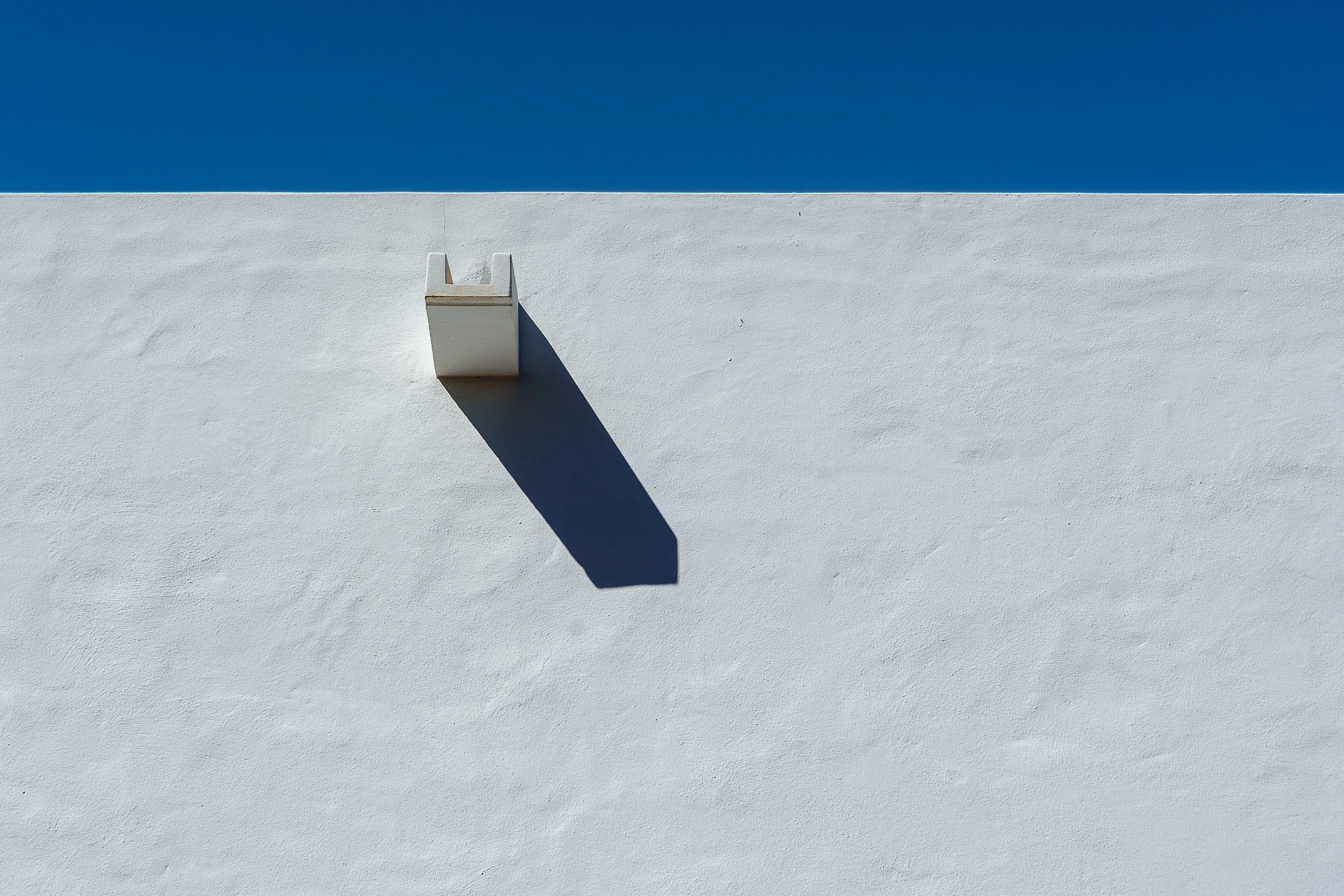 De franc Ombra Arquitectònica Minimalista A La Paret Blanca Foto d'estoc