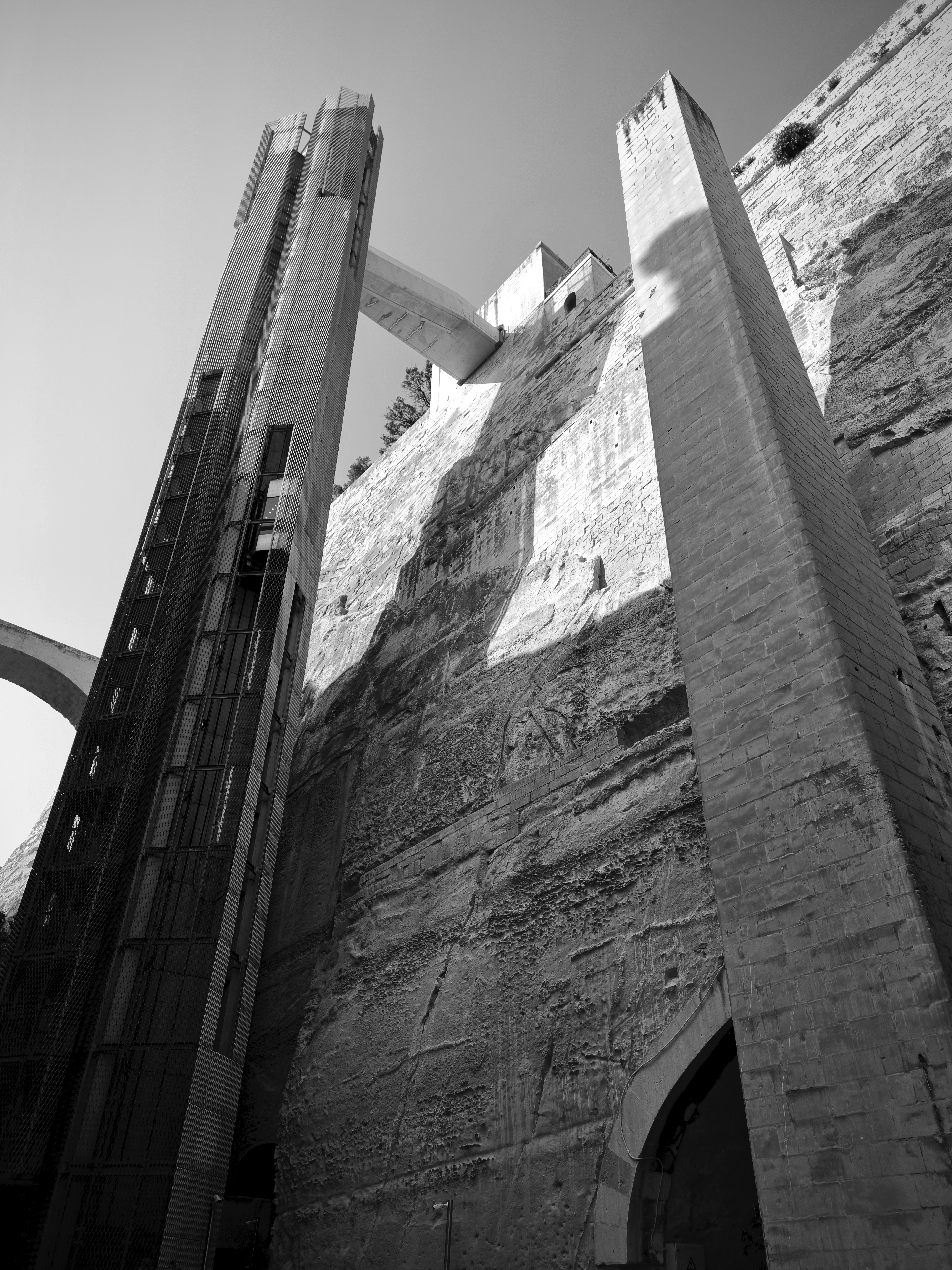 Dramatic Black and White Architectural Tower · Free Stock Photo