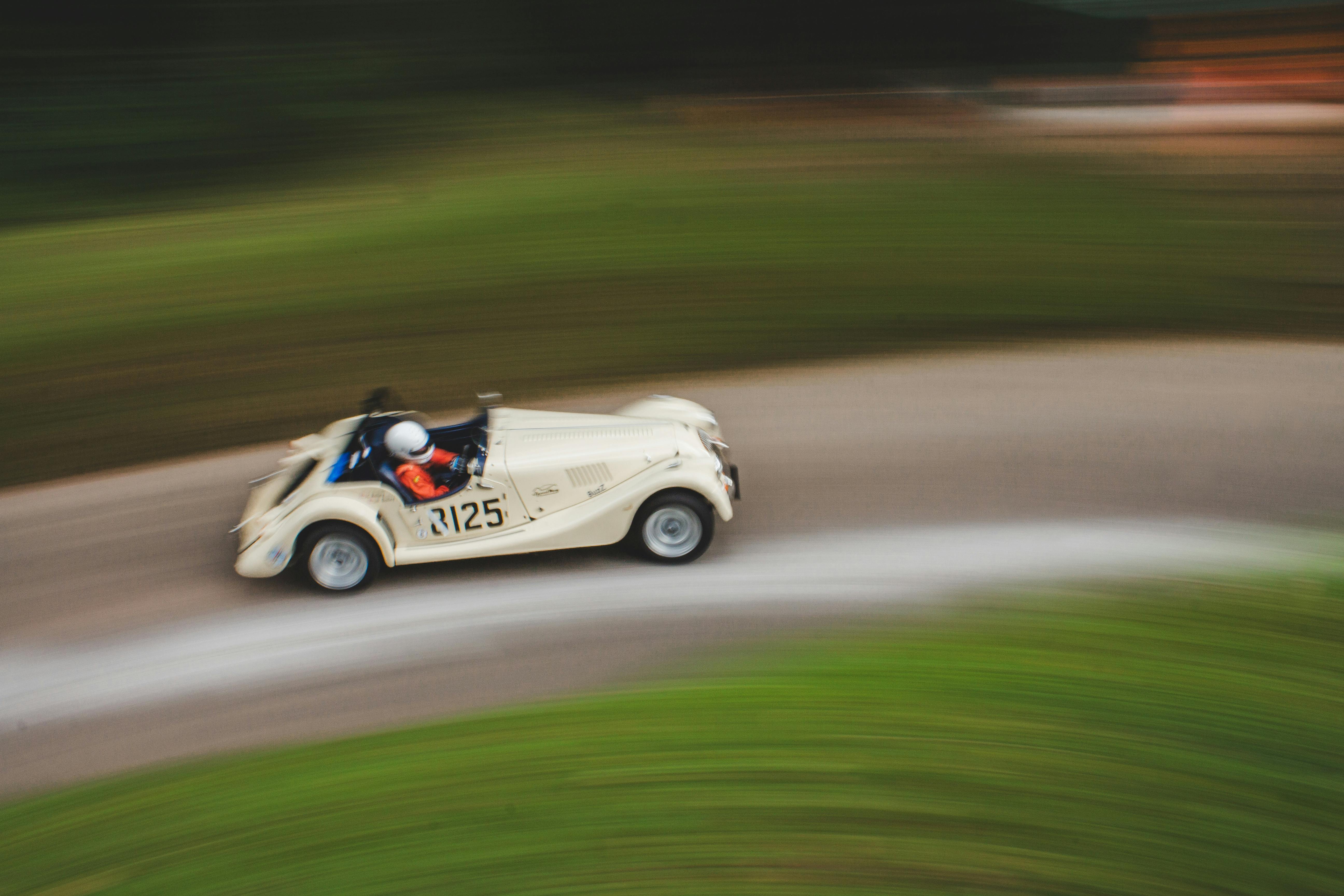 Fast Track to Financial Independence: Siren Climbs 2% — Photo by txomcs on Pexels