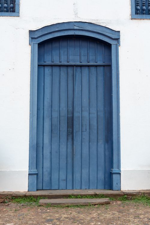 Free A sophisticated blue door set in the white wall of a historic building in Sabará, showcasing colonial architecture. Stock Photo