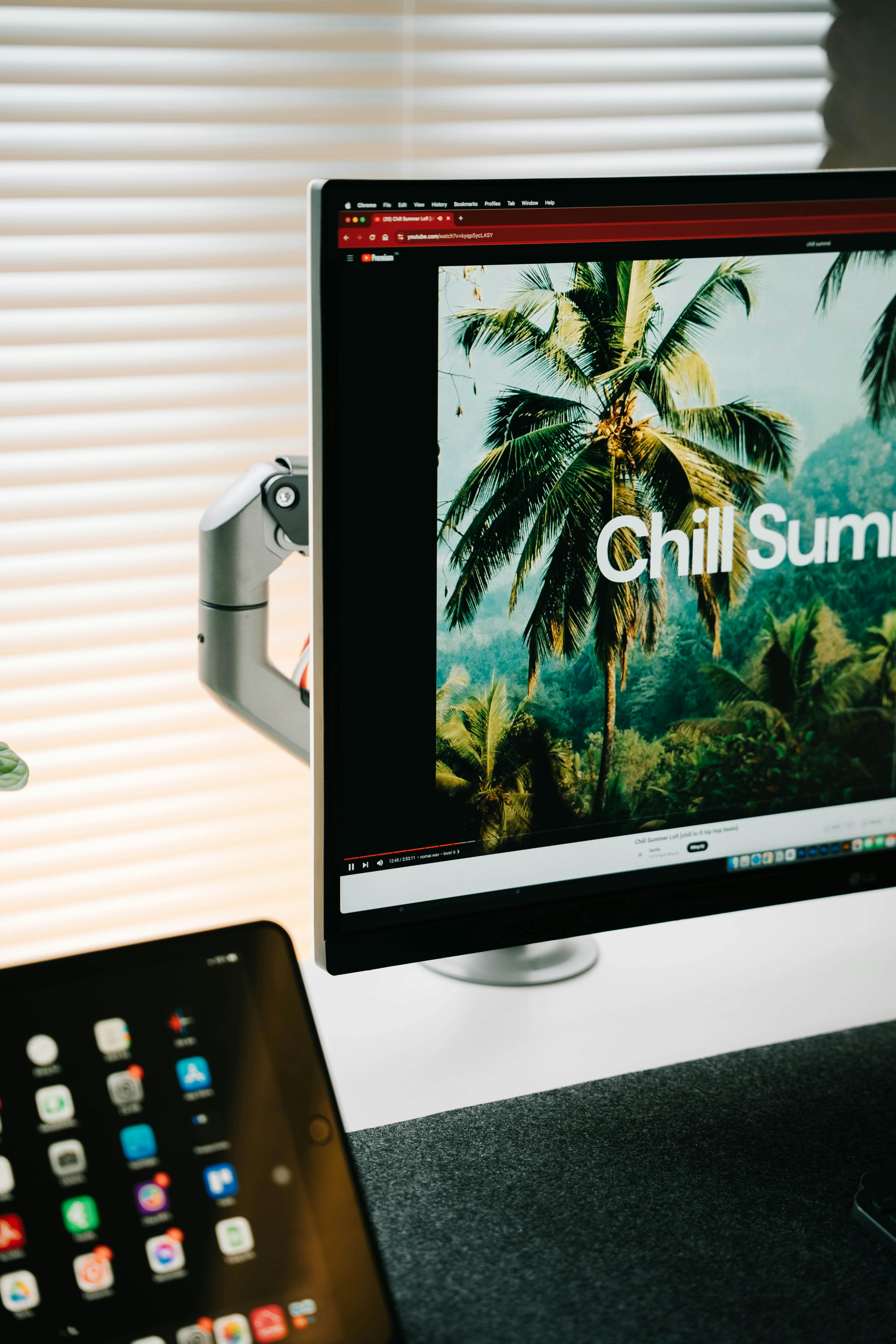 E-Ink vs Foldable OLED: Which Display Tech Leads Portable Devices?