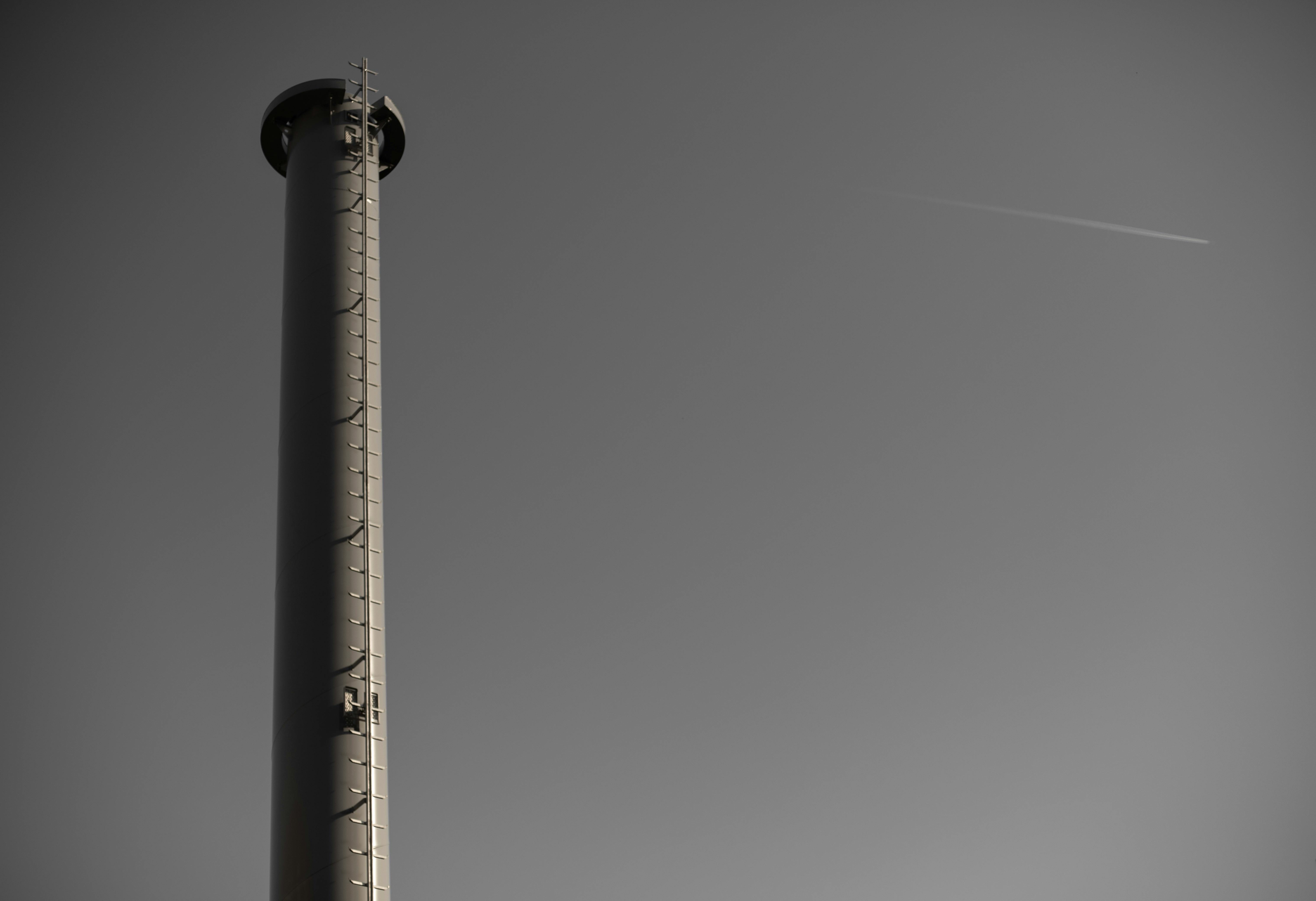 Gratis Alto Camino Industriale Contro Il Cielo Limpido Foto a disposizione