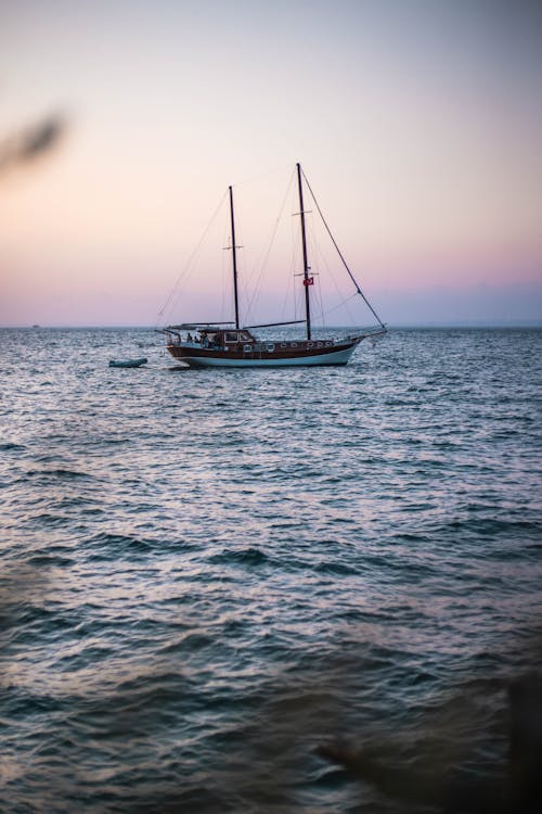 Free Sailing Boat Stock Photo