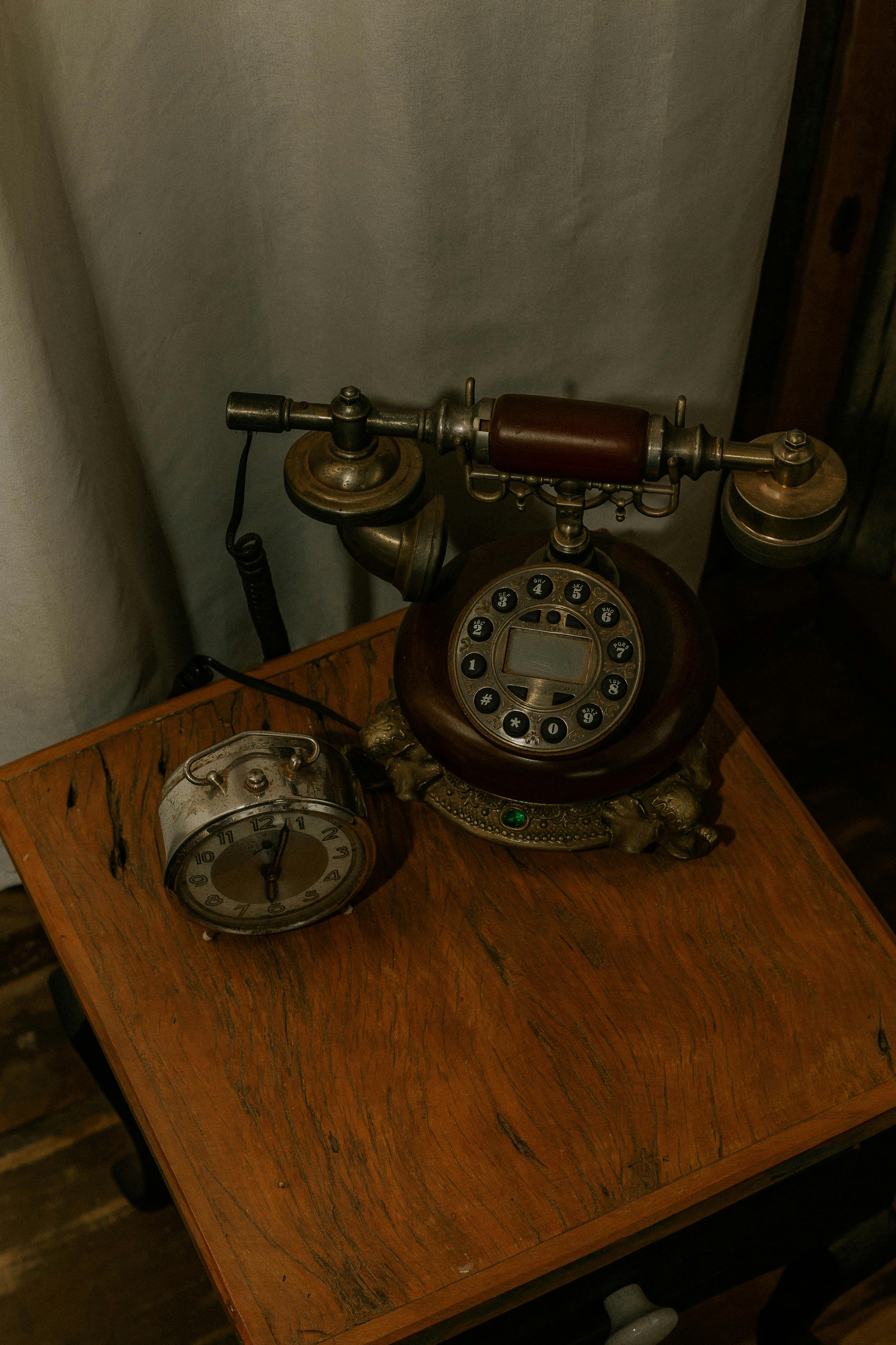 Ücretsiz Antika çalar Saatli Vintage Döner Telefon Stok Fotoğraflar