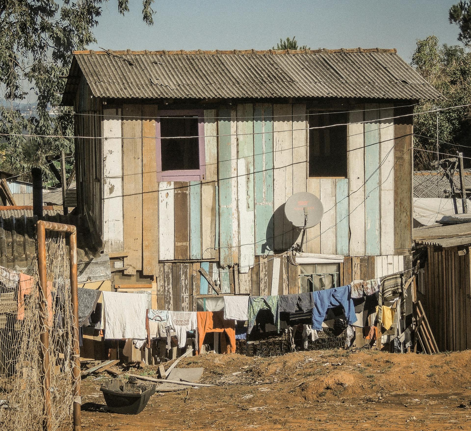 Rustic wooden house with laundry line in Novo Hamburgo, Brazil, showcasing rural life.