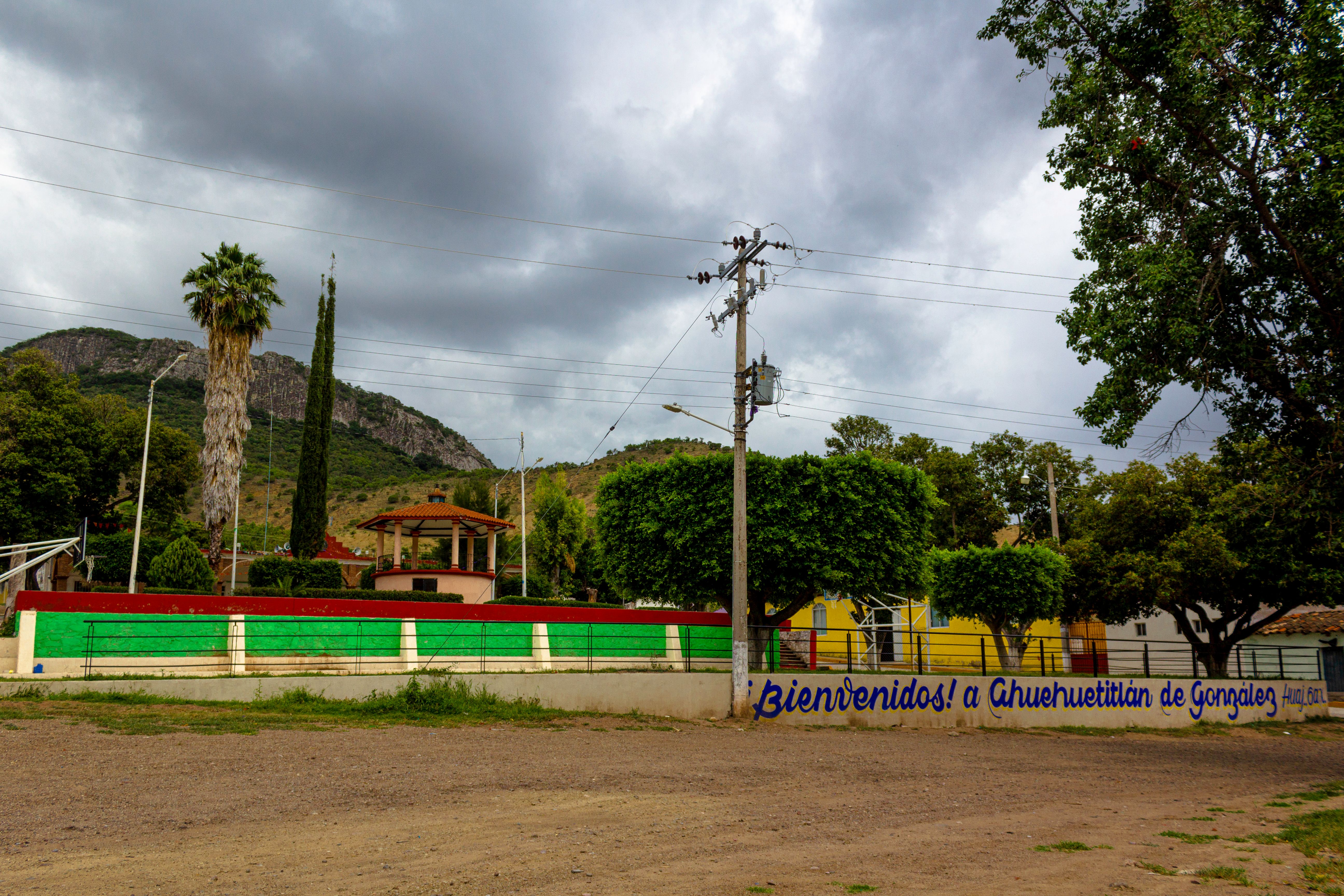 Discover the rustic charm of Ahuehuetitlán de González with its lush landscapes and rural architecture.